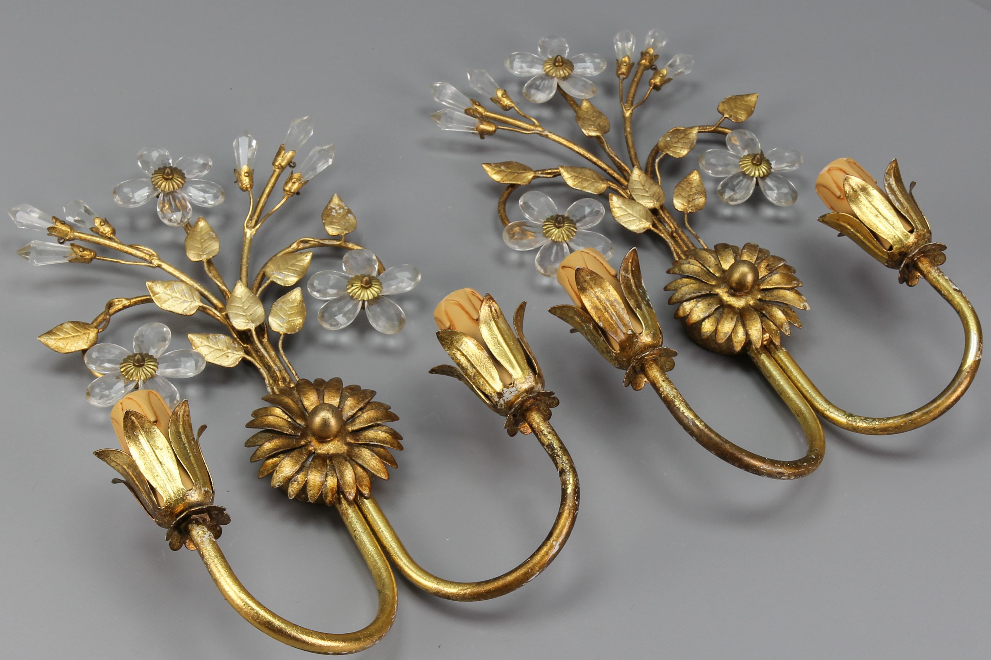 Pair of Hollywood Regency Style Italian Gilt Metal and Glass Flower Sconces 1