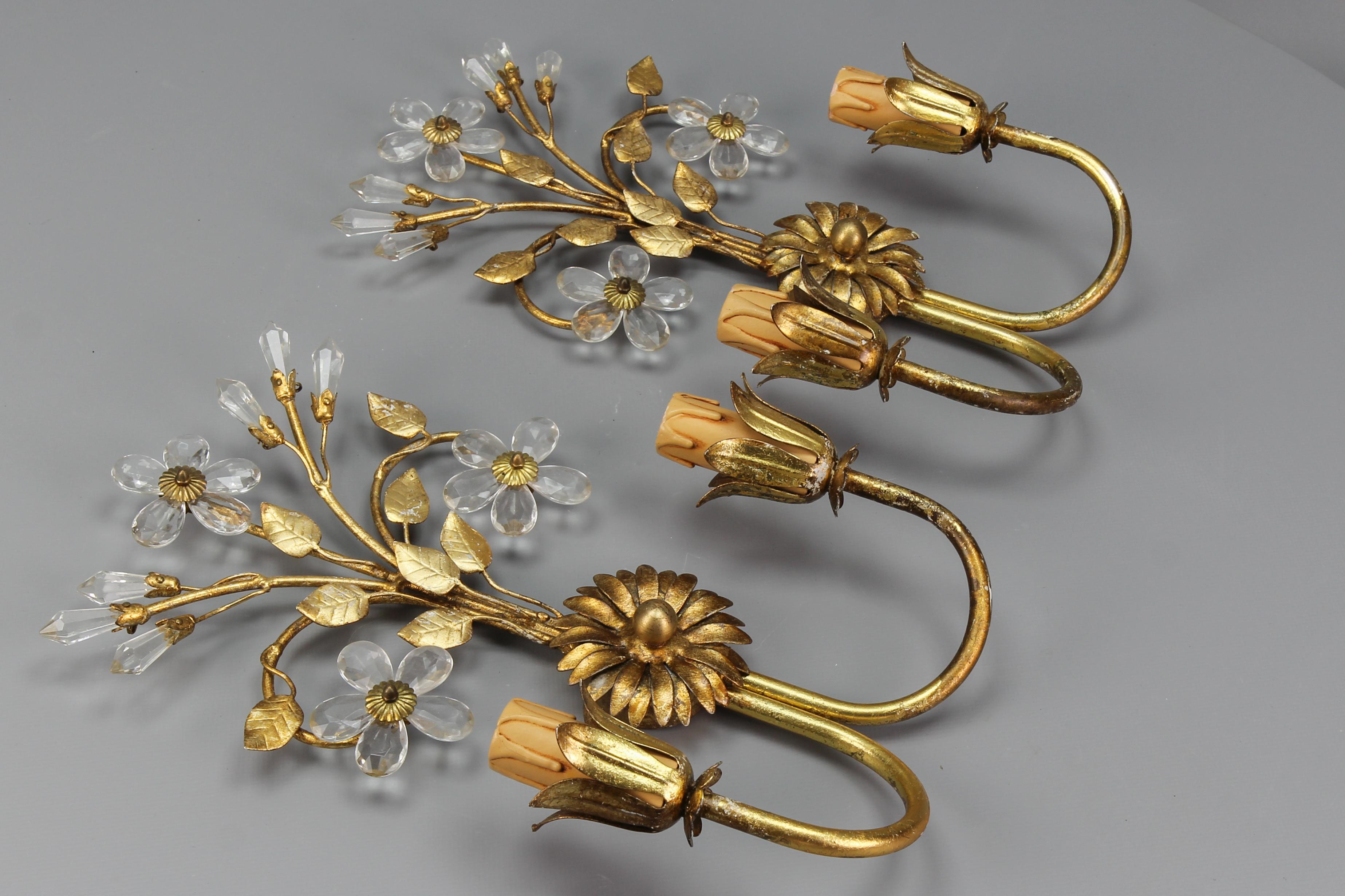Pair of Hollywood Regency Style Italian Gilt Metal and Glass Flower Sconces 2