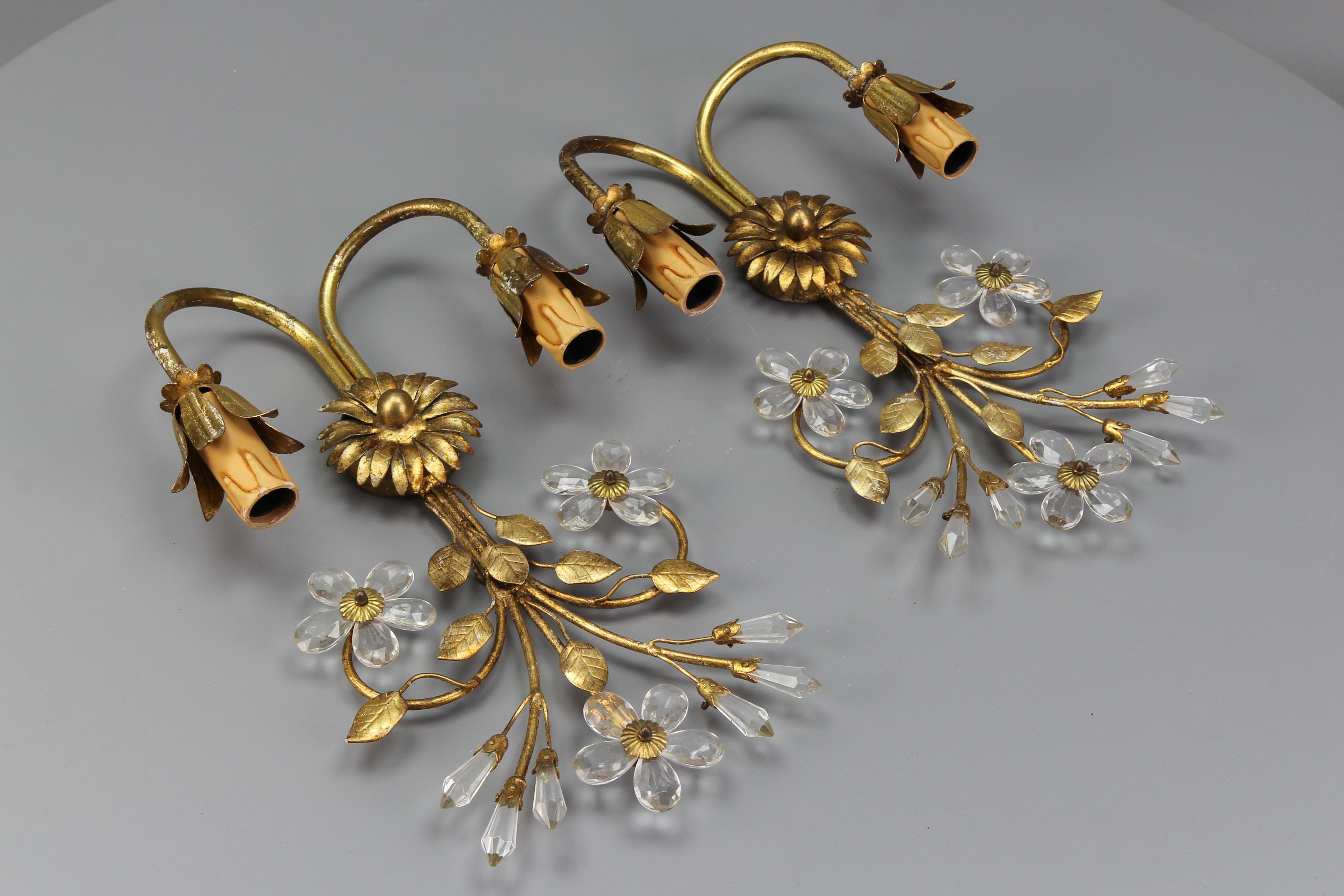 Pair of Hollywood Regency Style Italian Gilt Metal and Glass Flower Sconces 5