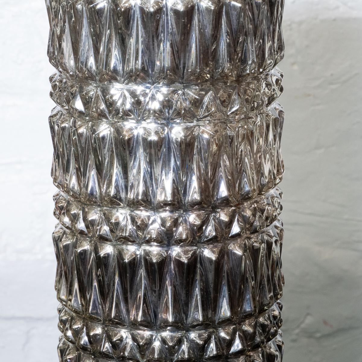 Pair of Hollywood Regency Style Mercury Glass Diamond Pattern Lamps In Good Condition For Sale In Tarrytown, NY