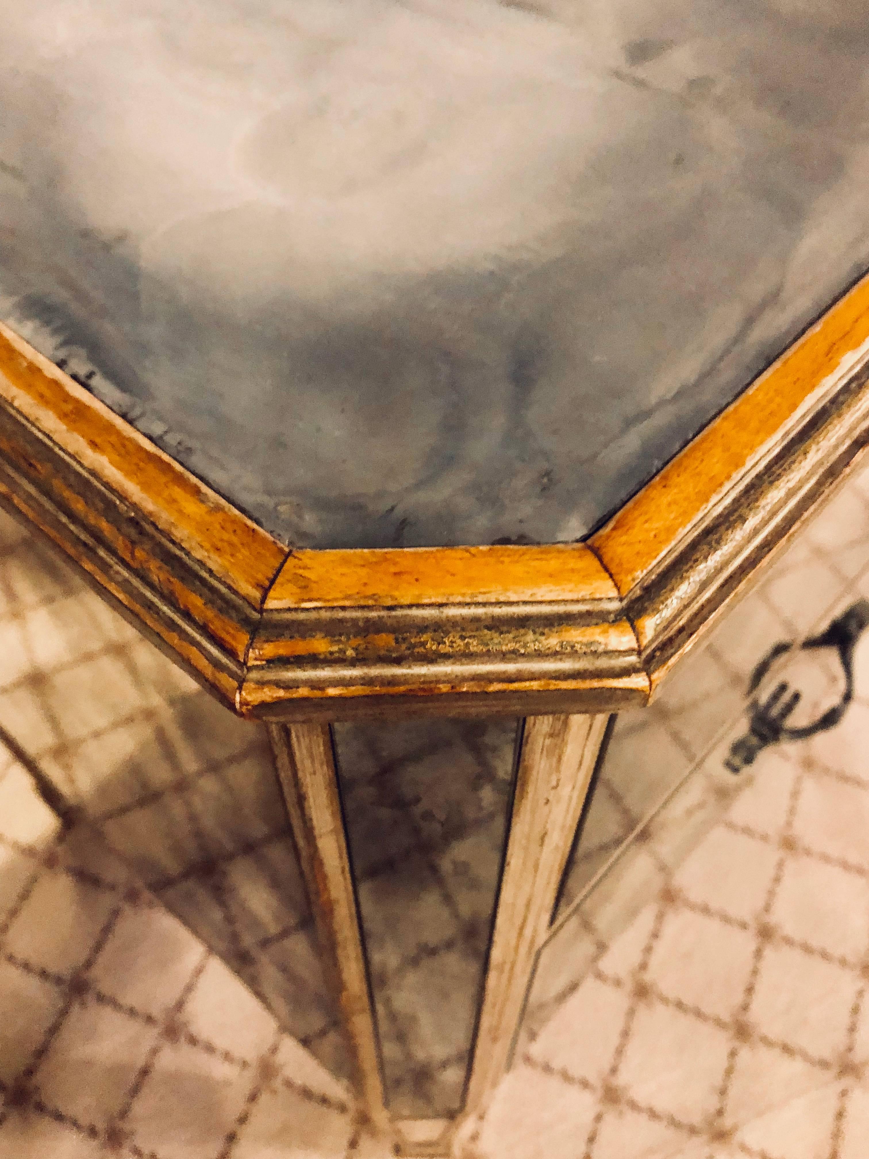 Pair of Hollywood Regency Style Vintage Mirrored End Tables or Nightstands In Good Condition In Stamford, CT