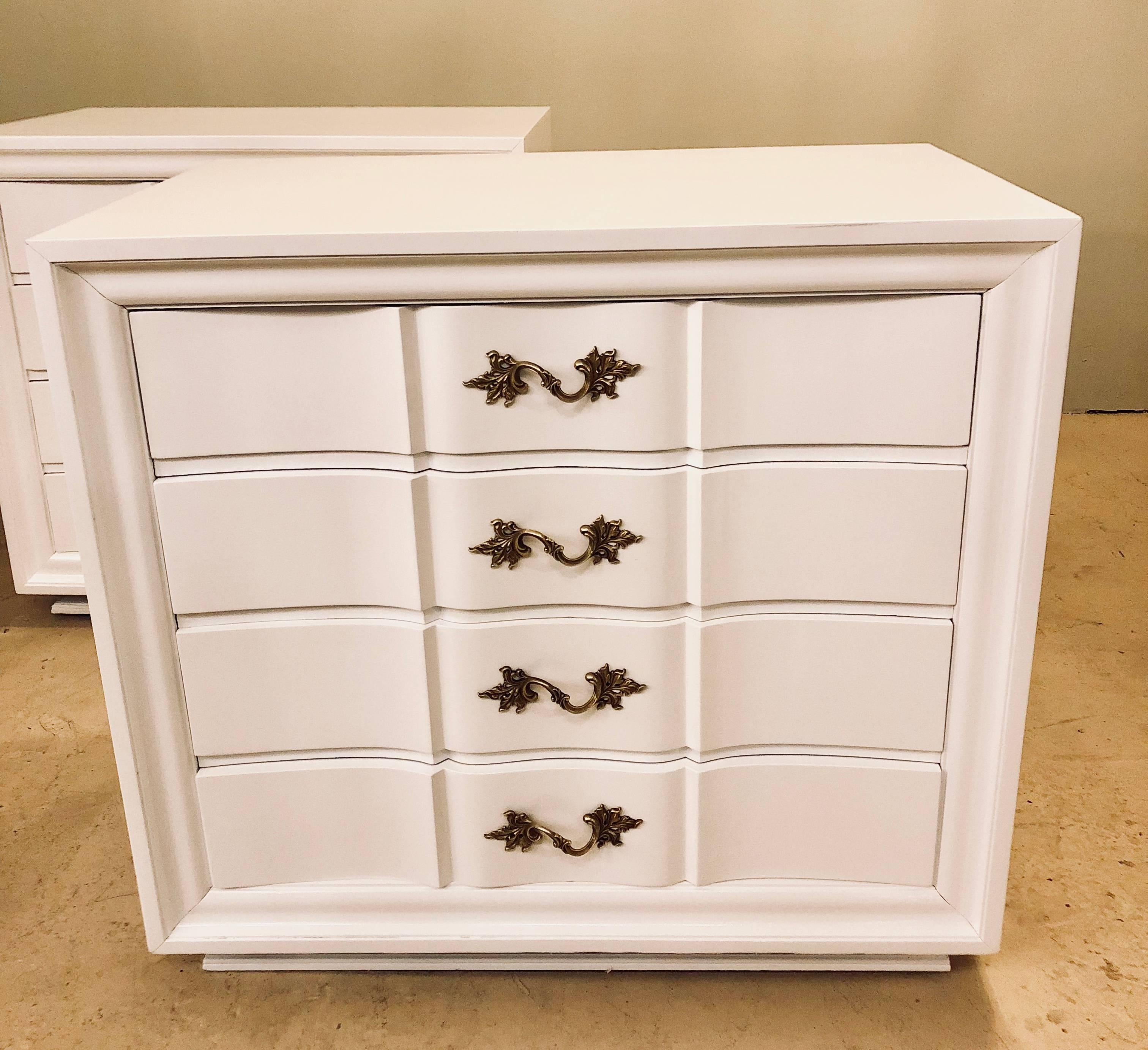 Bethlehem, Mid-Century Modern, Comodini, Lacca bianca, Bronzo, 1940s in vendita 1