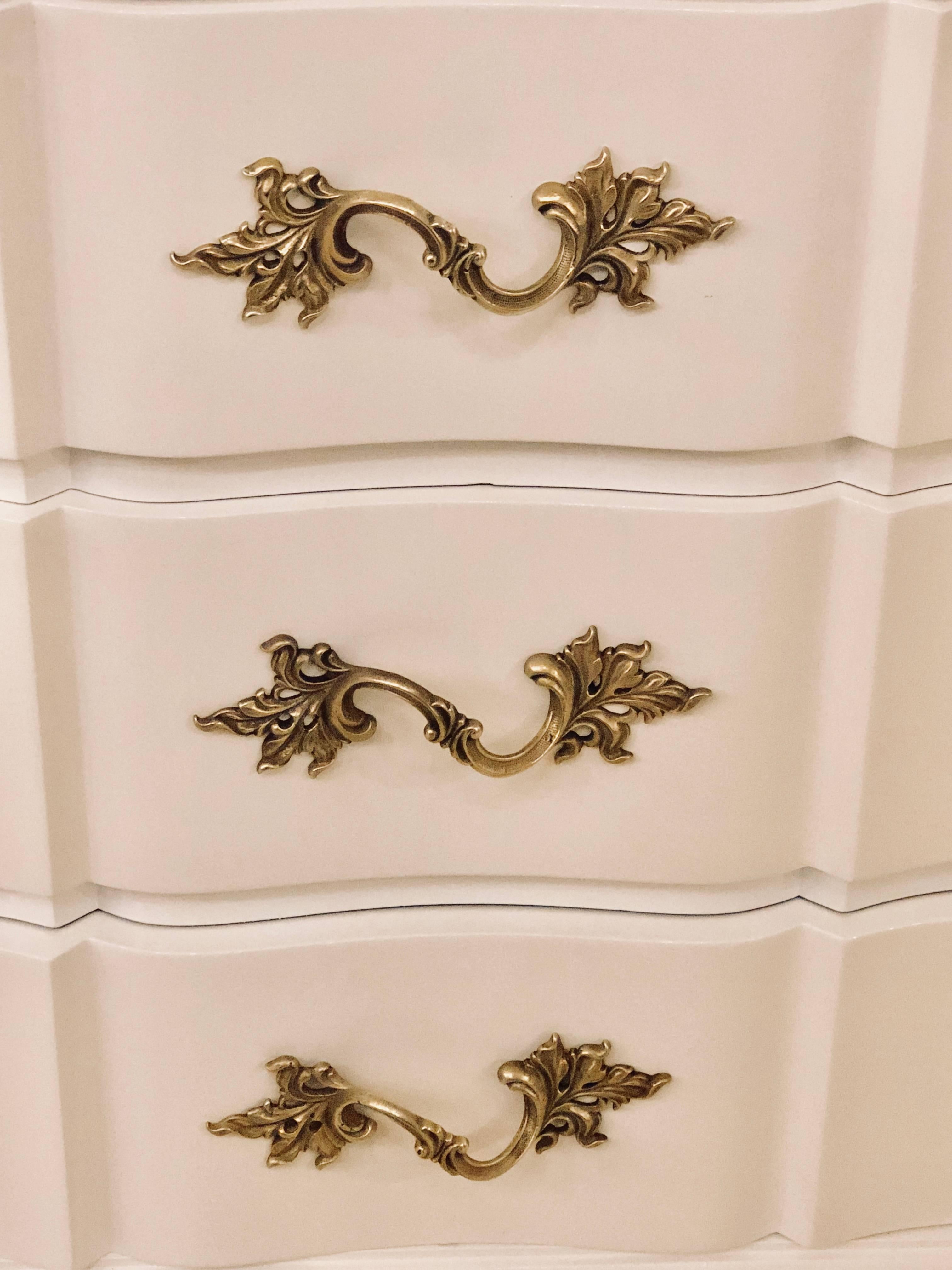Bethlehem, Mid-Century Modern, Comodini, Lacca bianca, Bronzo, 1940s in vendita 2