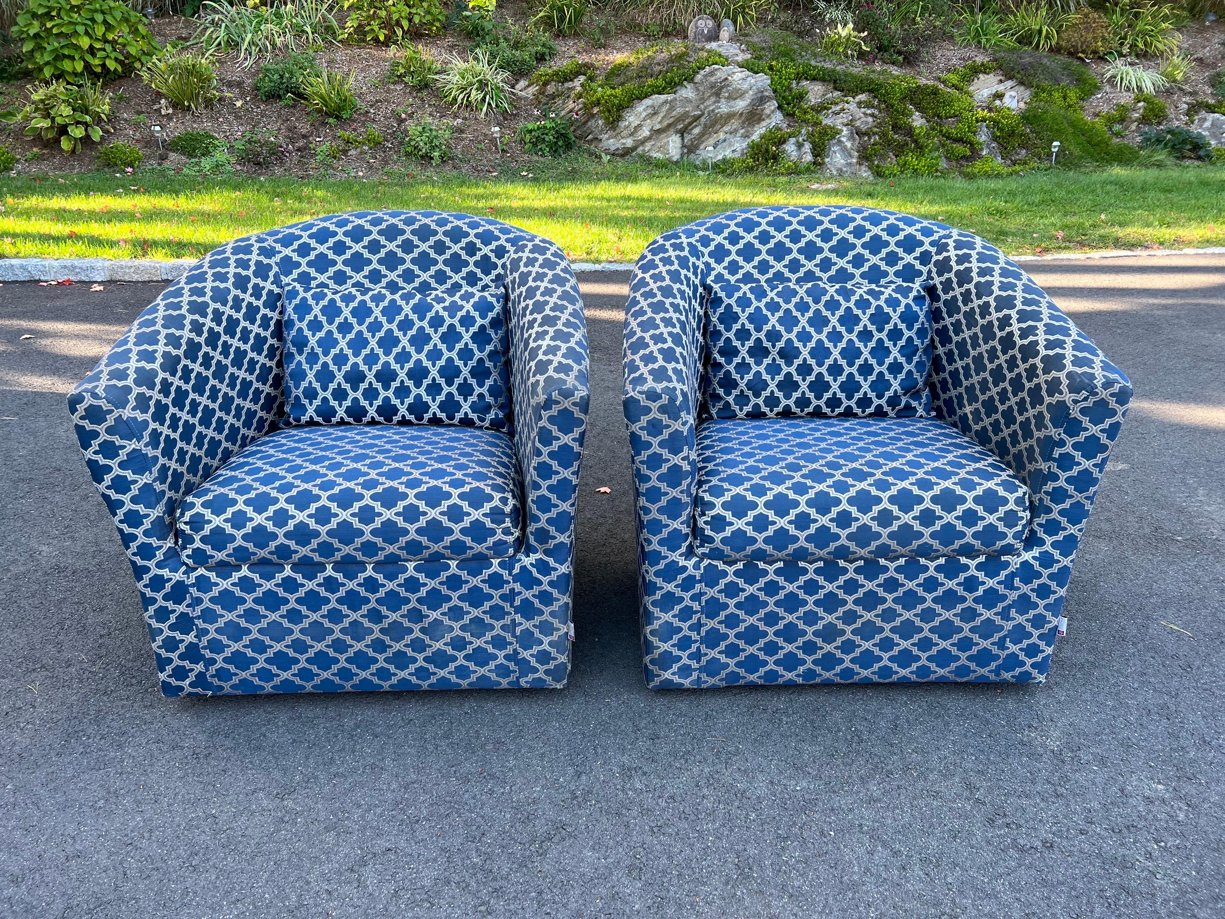 Pair of Hollywood Regency Swivel Club Chairs In Good Condition In Redding, CT