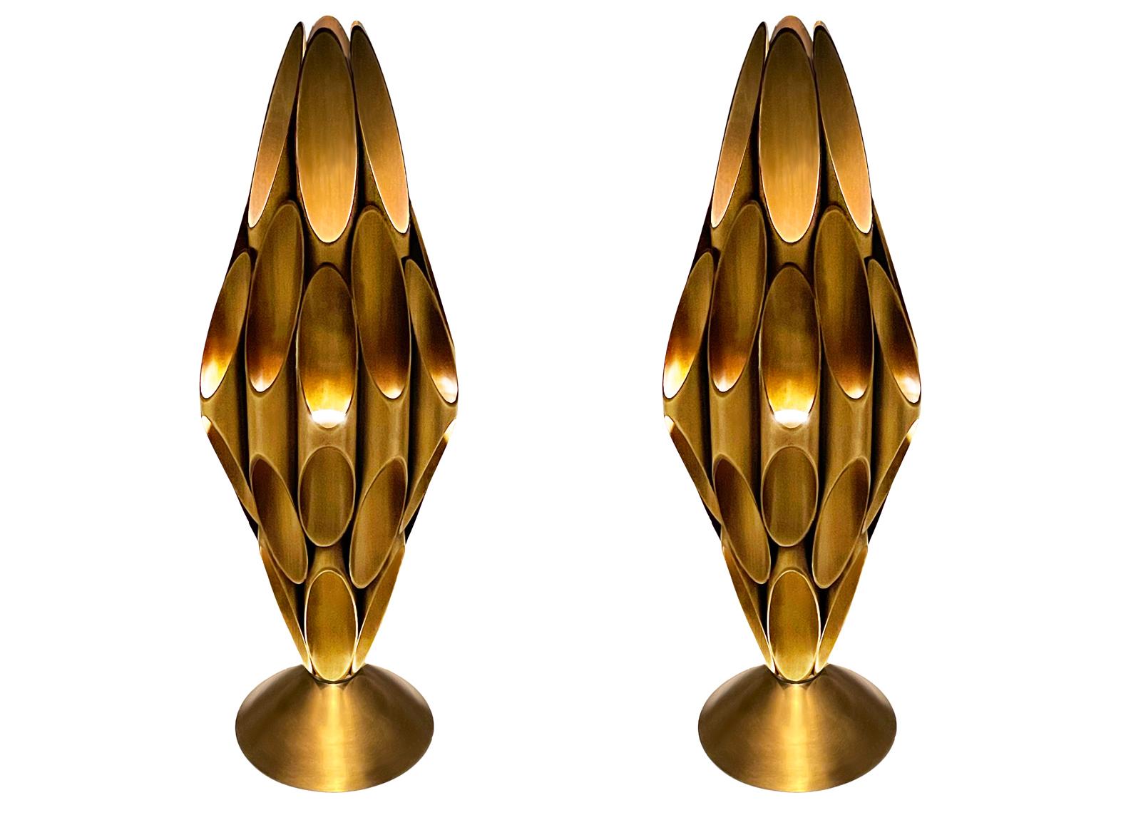 American Pair of Hollywood Regency Table Accent Lamps Patinated Brass After Mastercraft For Sale