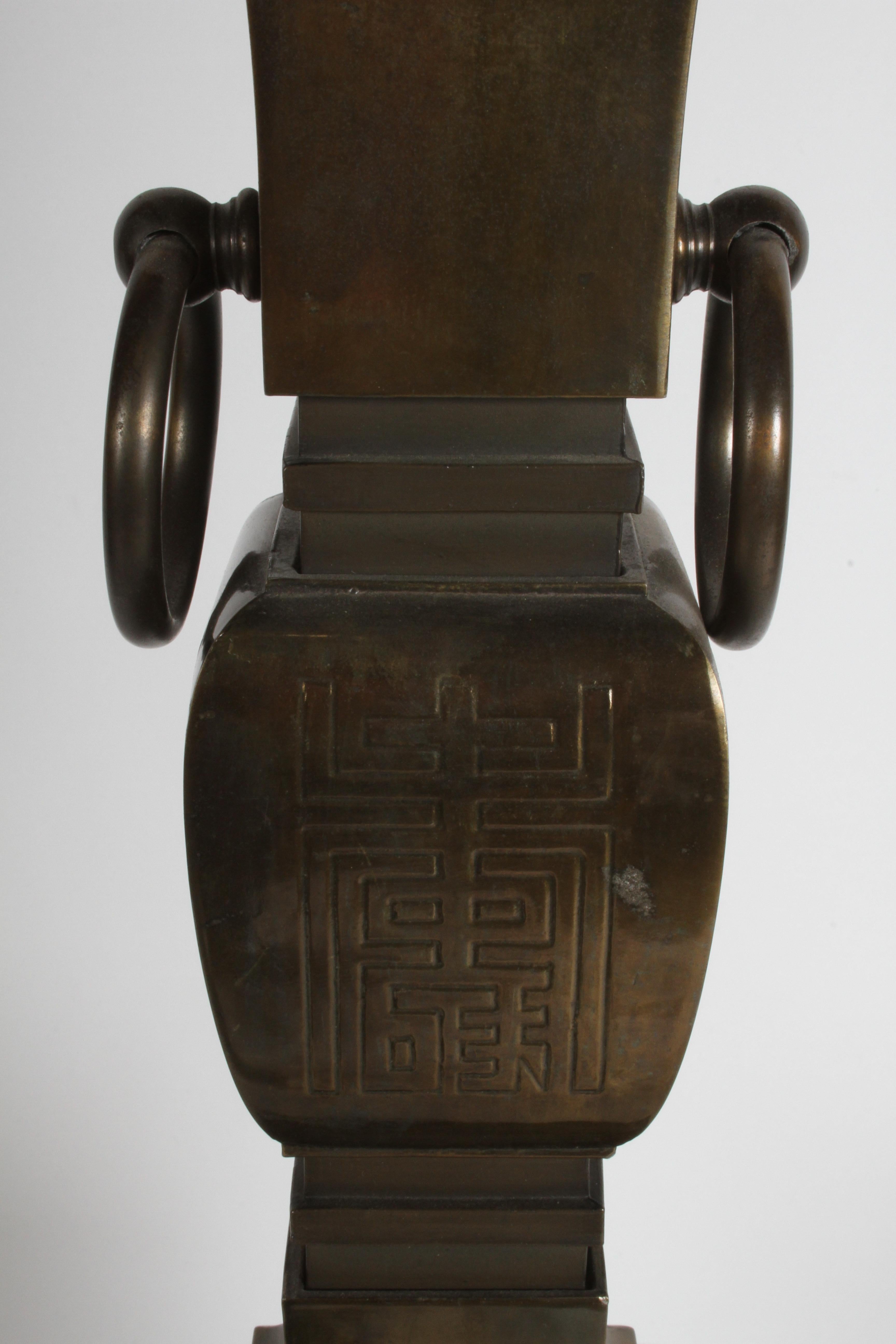 Paire de grandes lampes de bureau en forme d'urne en laiton de style Hollywood Regency, de style moderne asiatique en vente 5