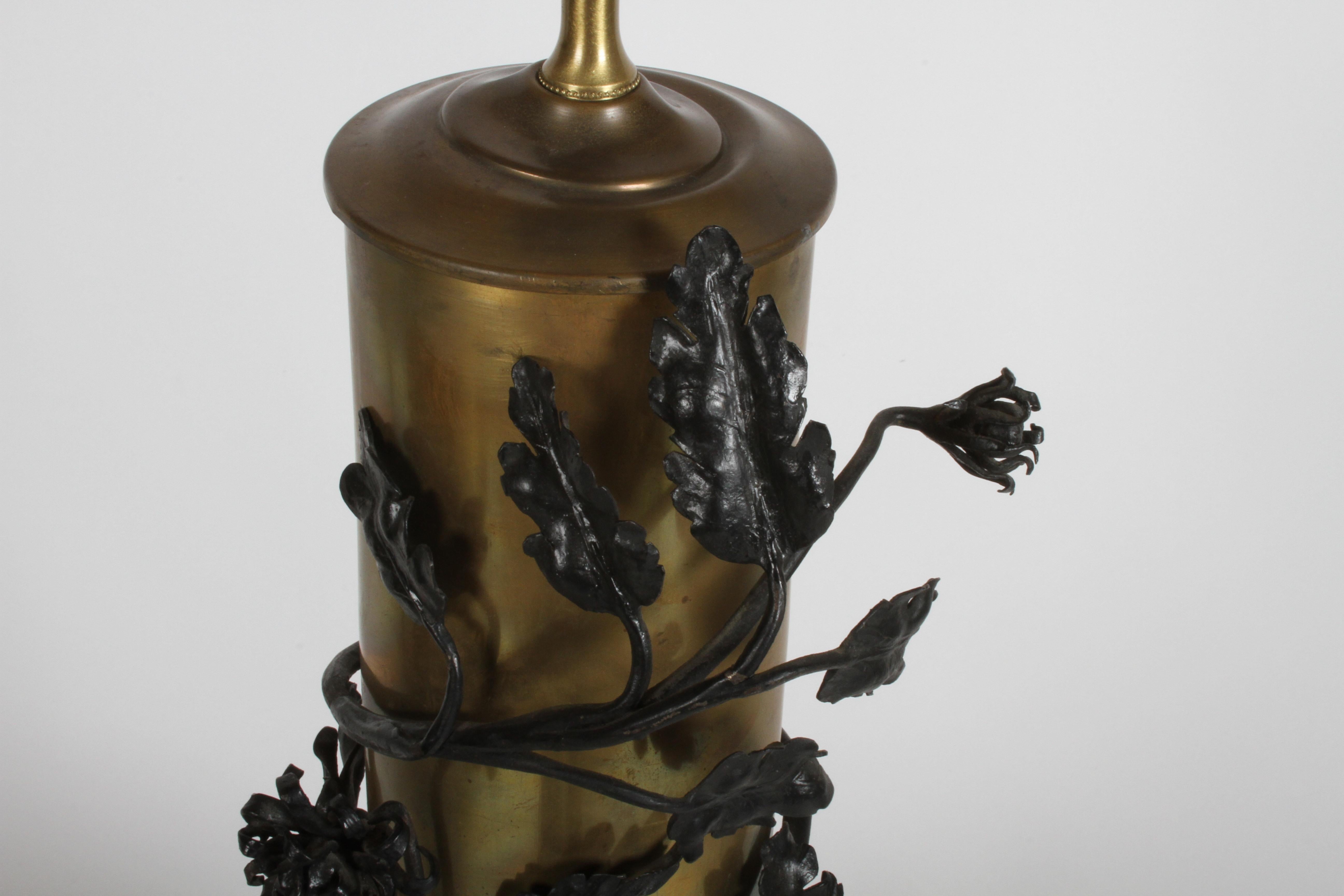 Mid-20th Century Pair of Hollywood Regency Tôle Brass Lamps Wrapped in Iron Vines & Flowers Stems For Sale