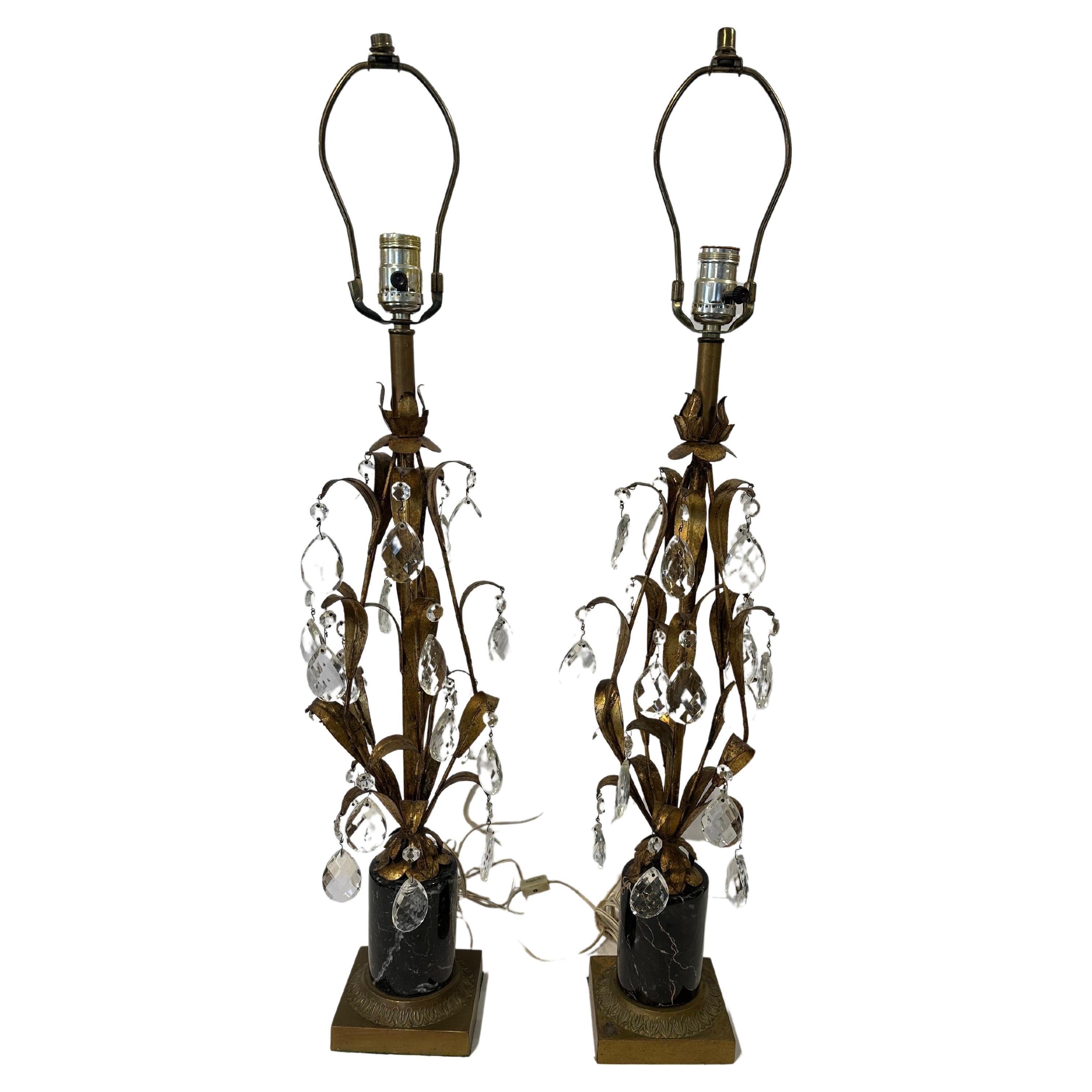 Paar Hollywood Regency Tole-Lampen im Angebot