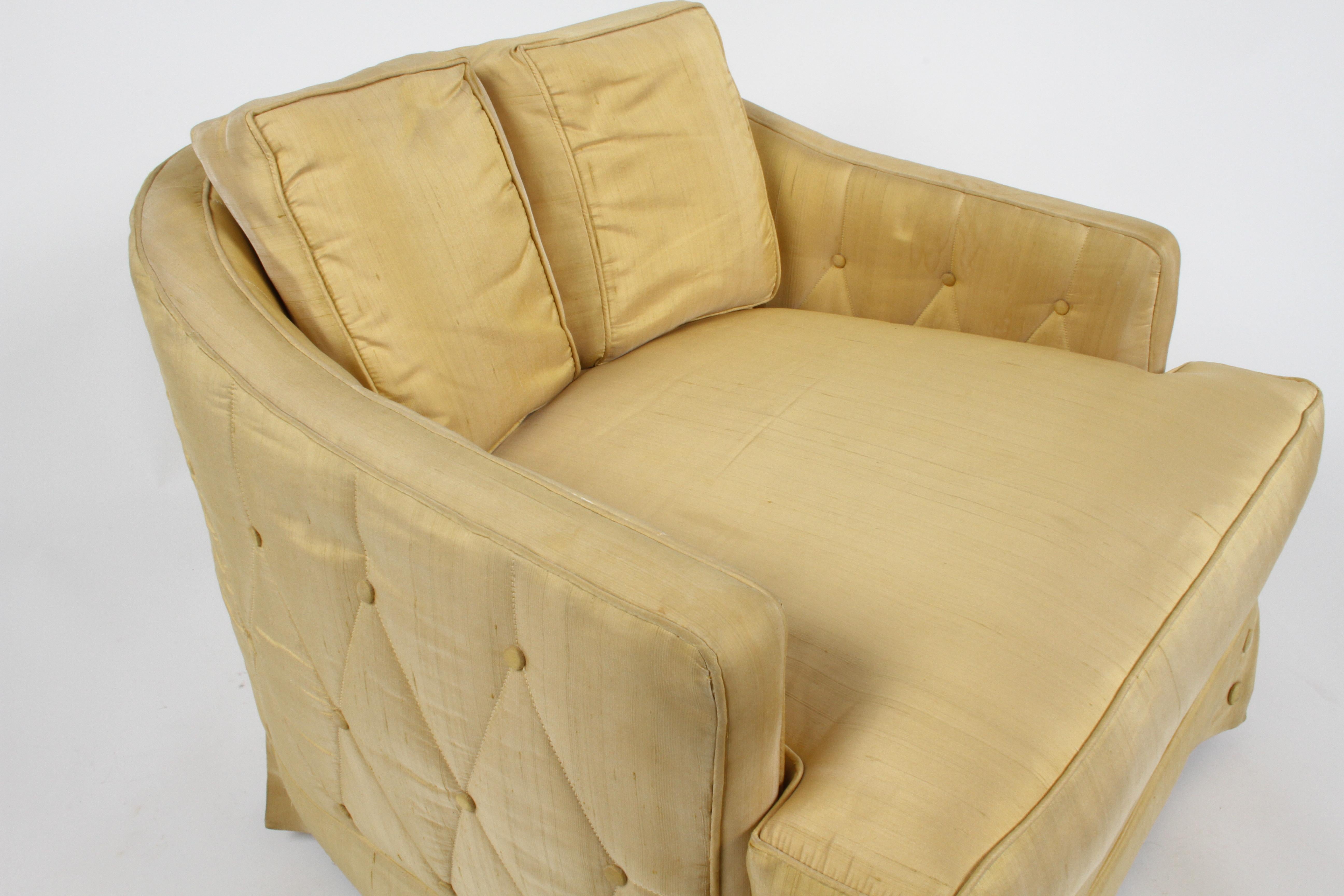 Tissu d'ameublement Paire de chaises longues Tomlinson pour Parkway de style Hollywood Regency avec pouf en vente