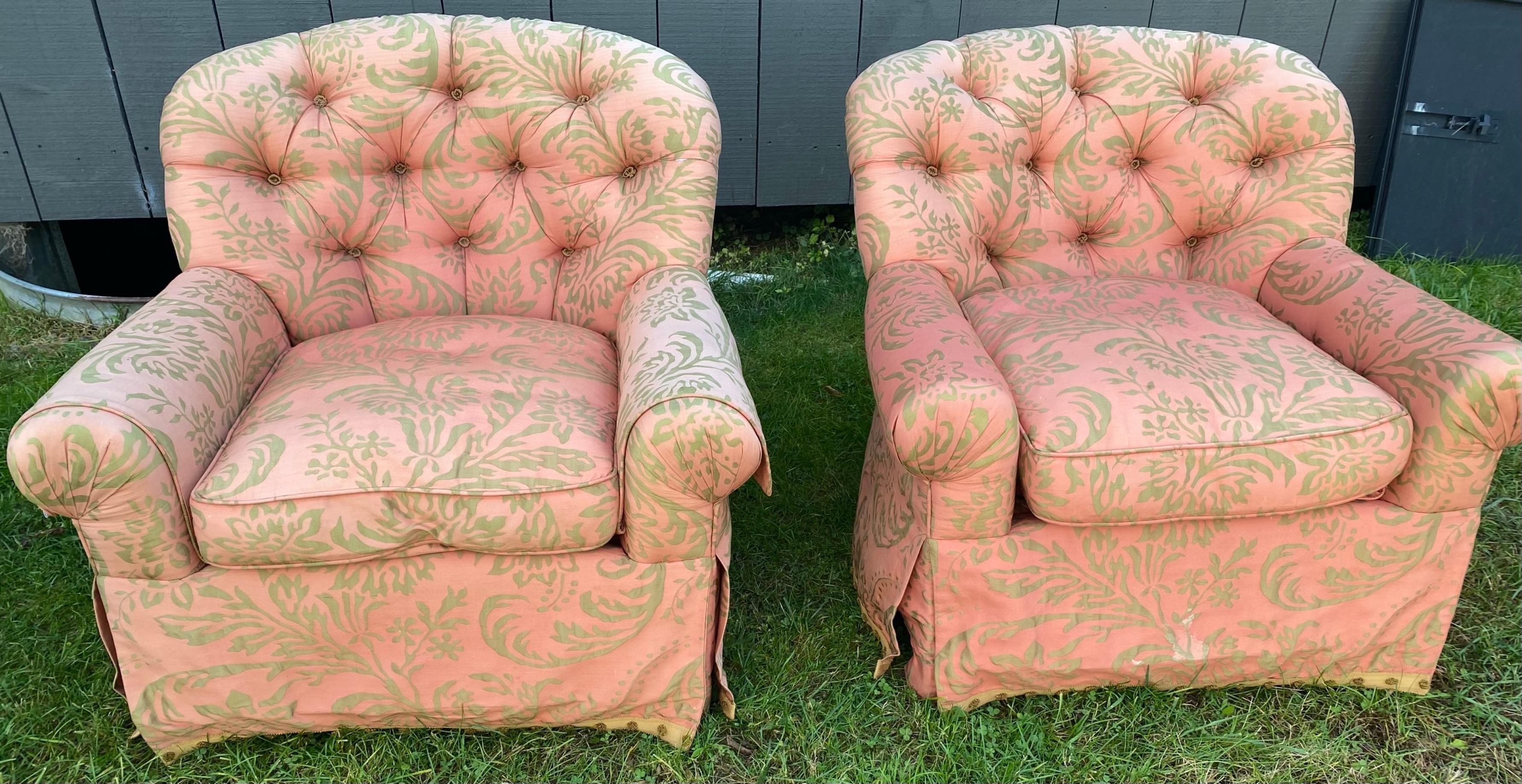 Upholstery Pair of Hollywood Regency Tufted Lounge Chairs For Sale