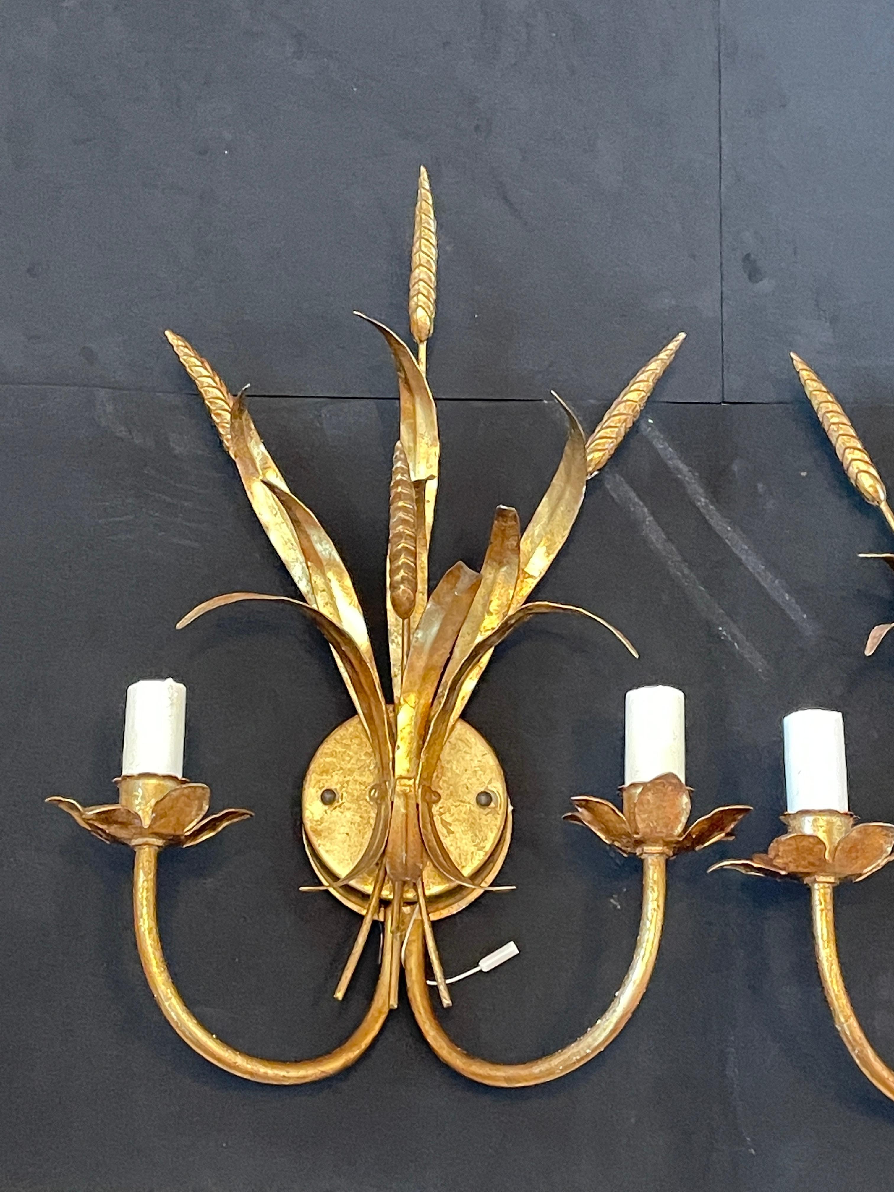 Pair of Wheat Sheaf Two-Light Gilded Tole Sconces by Hans Kögl, Germany, 1970s For Sale 3