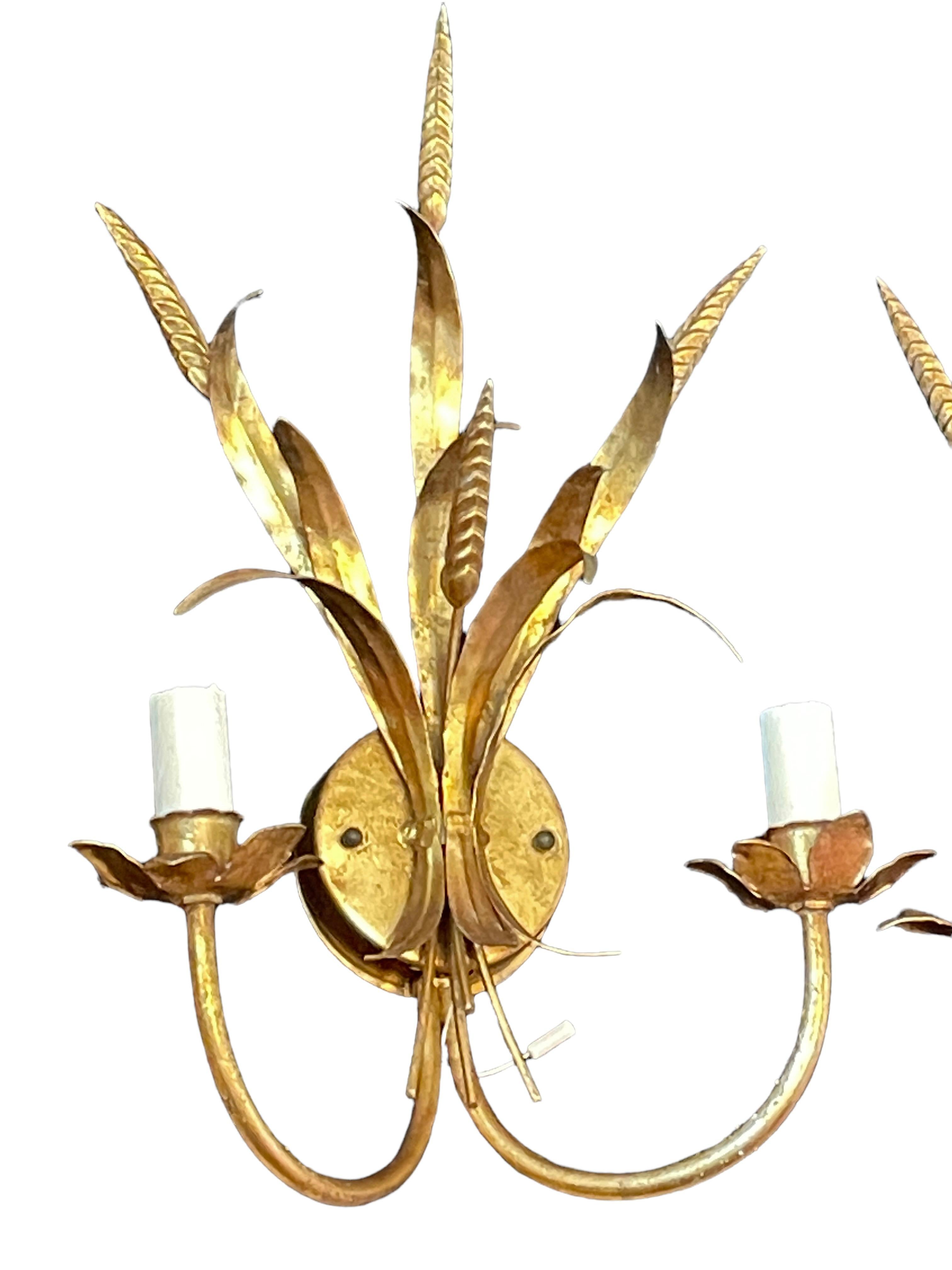 Pair of Wheat Sheaf Two-Light Gilded Tole Sconces by Hans Kögl, Germany, 1970s In Good Condition For Sale In Nuernberg, DE