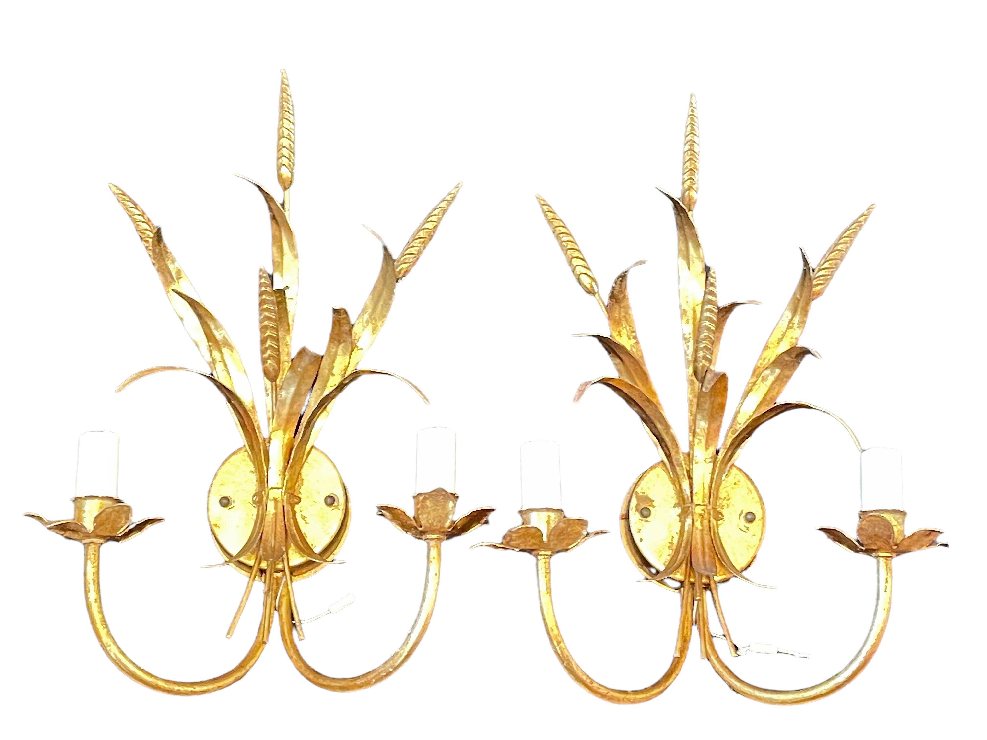 Pair of Wheat Sheaf Two-Light Gilded Tole Sconces by Hans Kögl, Germany, 1970s For Sale 1