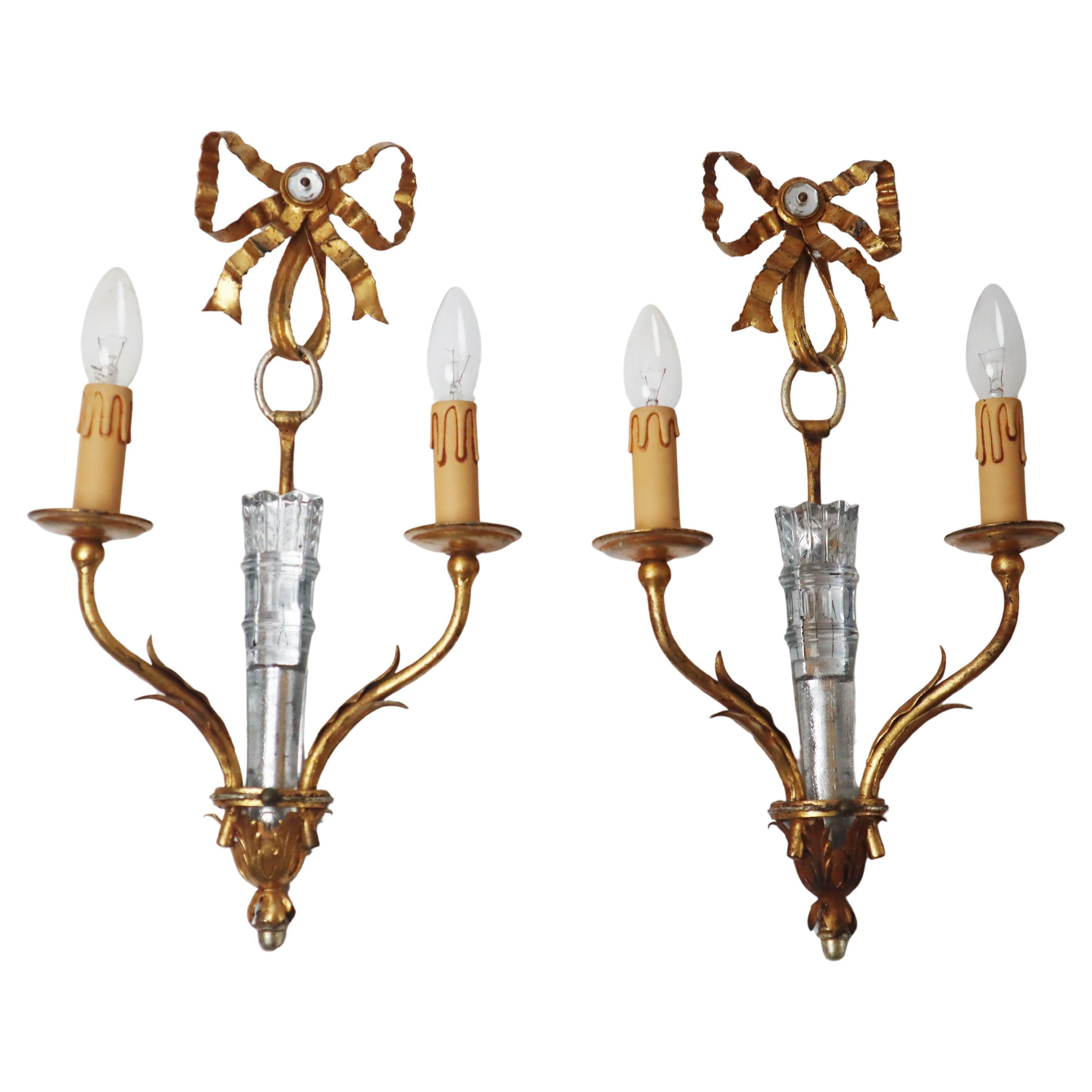 Paire de lampes murales Hollywood Regency avec flèche et carquois en verre doré et en cristal en vente