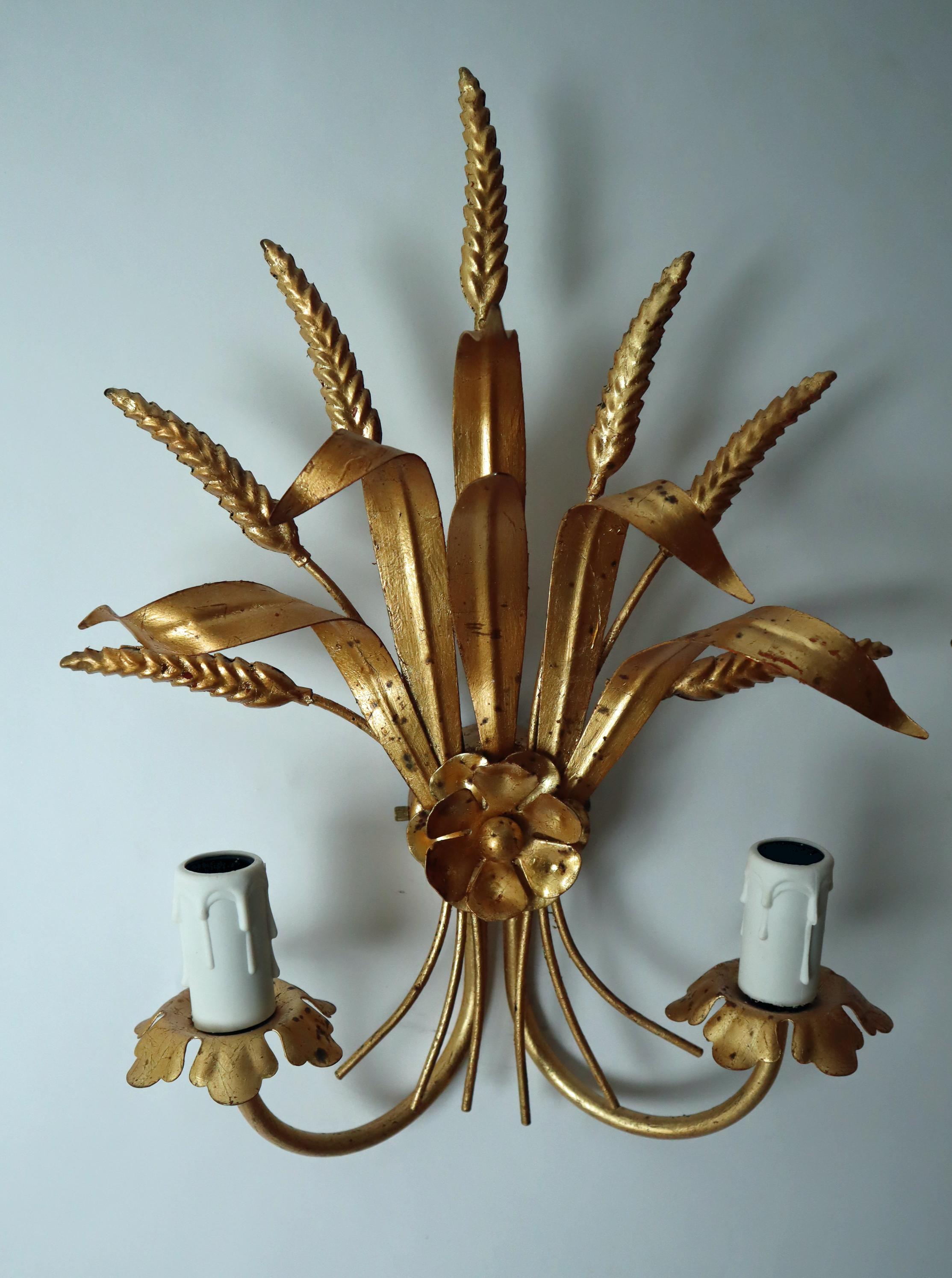 Paar Hollywood Regency Wandleuchten mit goldenen Weizenohren im Angebot 5