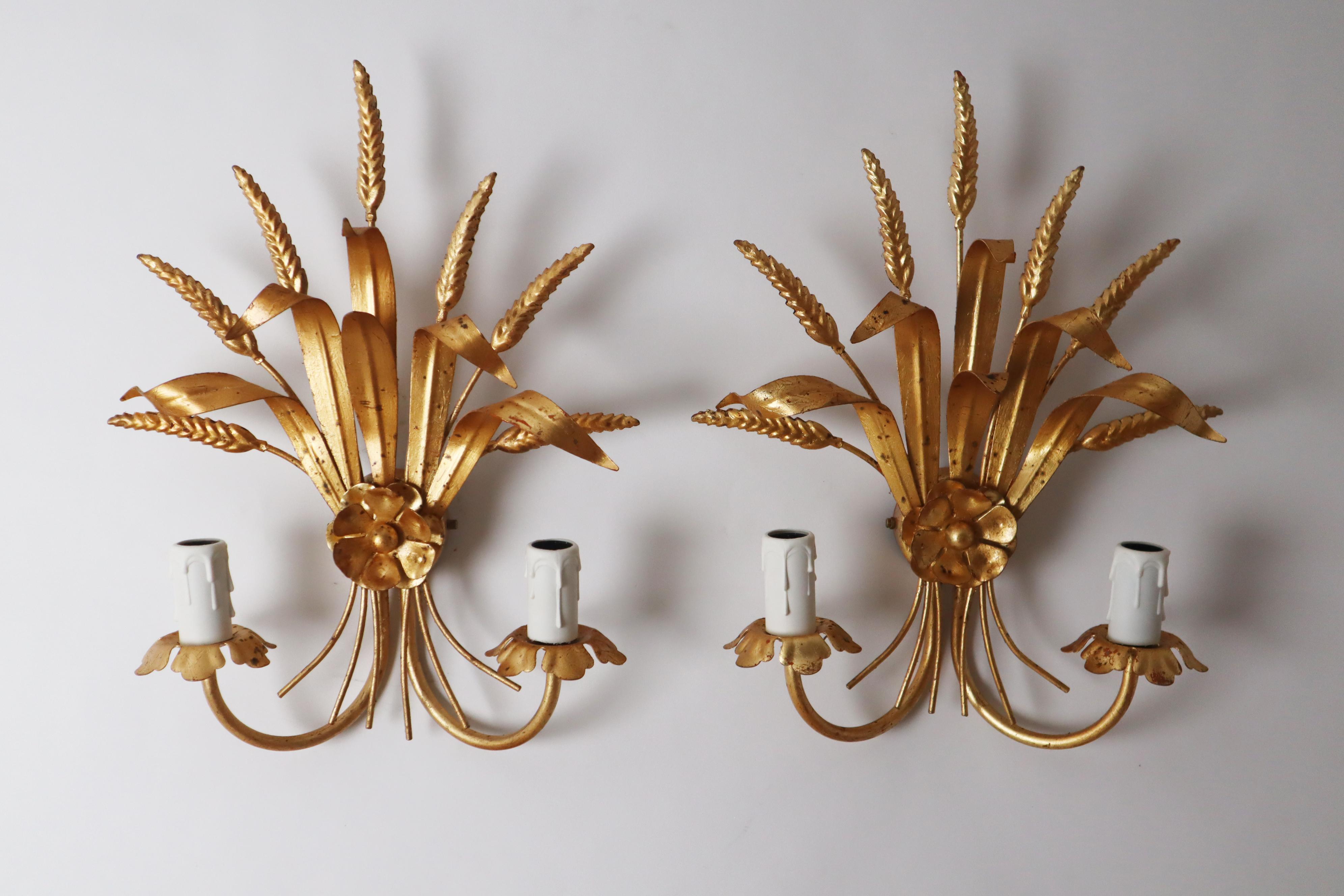 Paar Hollywood Regency Wandleuchten mit goldenen Weizenohren (Mitte des 20. Jahrhunderts) im Angebot