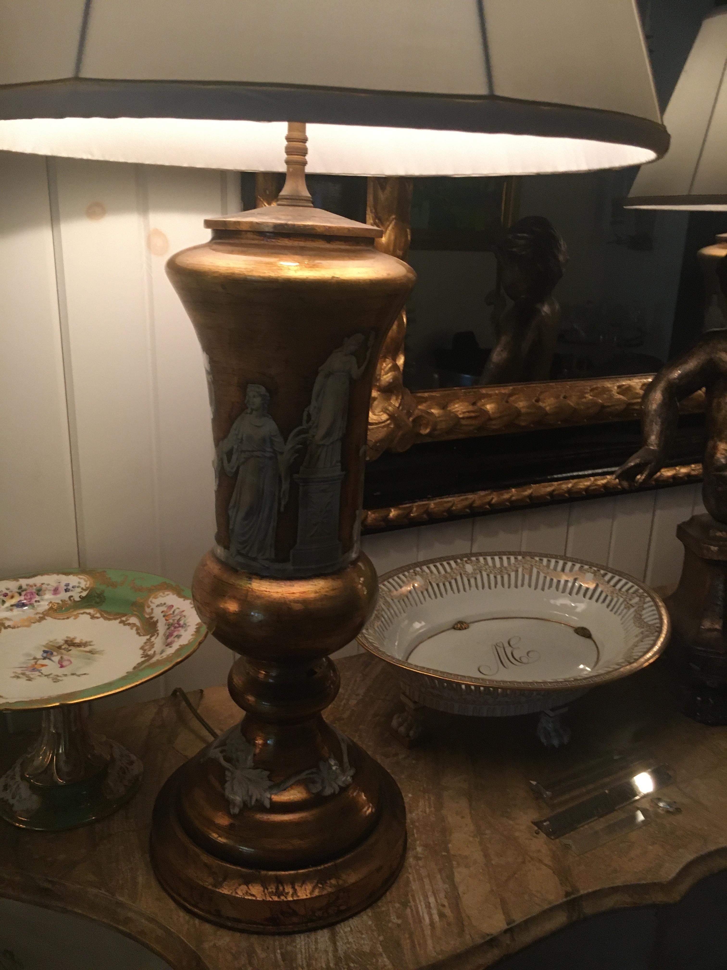 Pair of Hollywood RegencyReverse Painted Glass Lamps with Neoclasical Decoration In Excellent Condition For Sale In Buchanan, MI