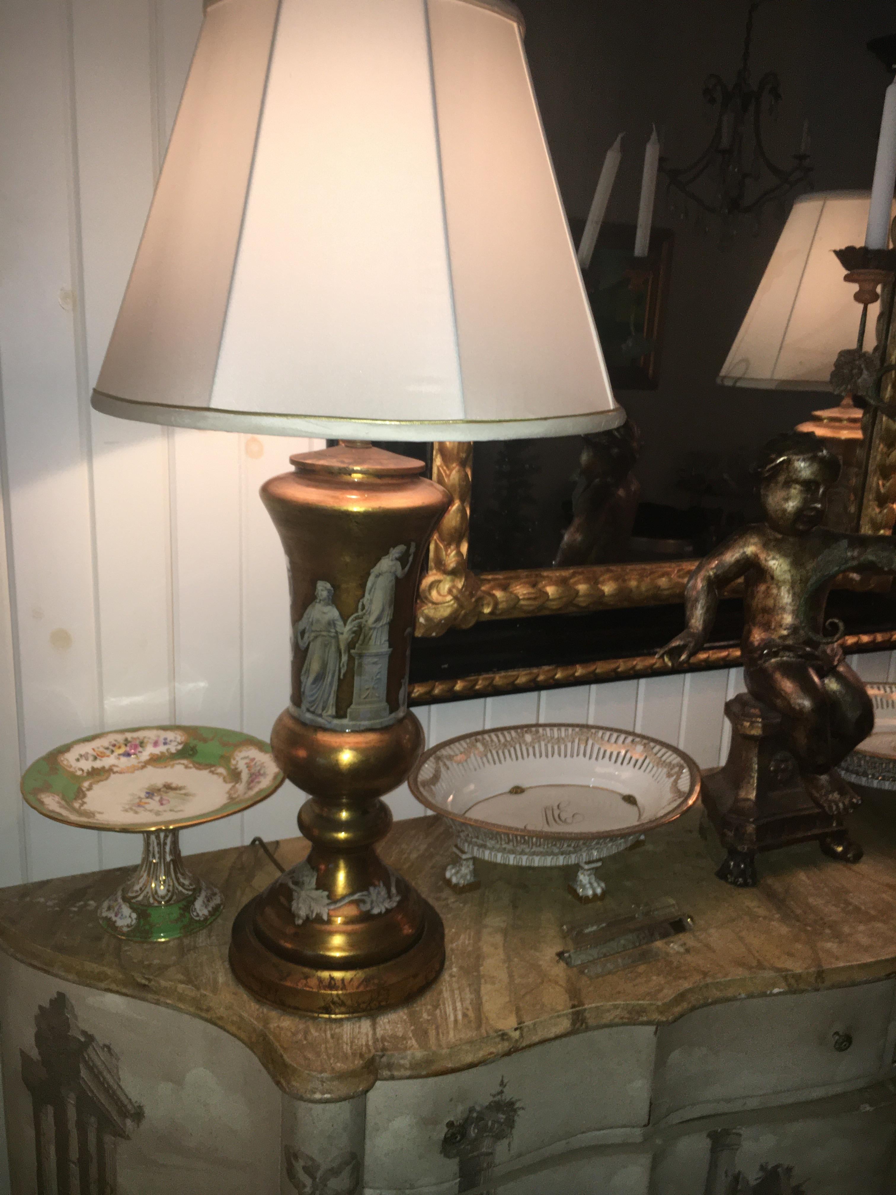 Mid-20th Century Pair of Hollywood RegencyReverse Painted Glass Lamps with Neoclasical Decoration For Sale