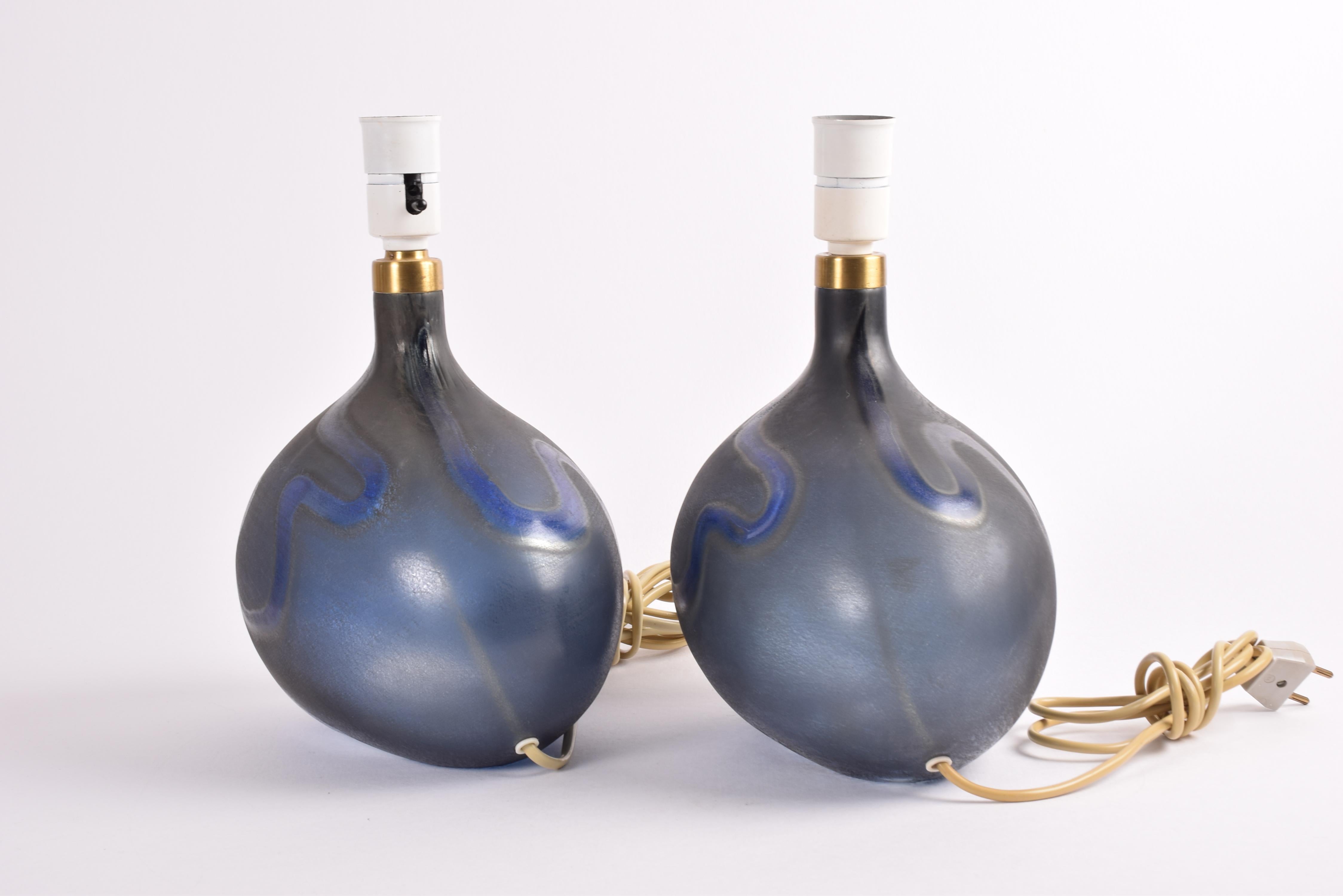 Paire de lampes de bureau Holmegaard en verre sculptural bleu moyen, danoises modernes des années 1970 en vente 3