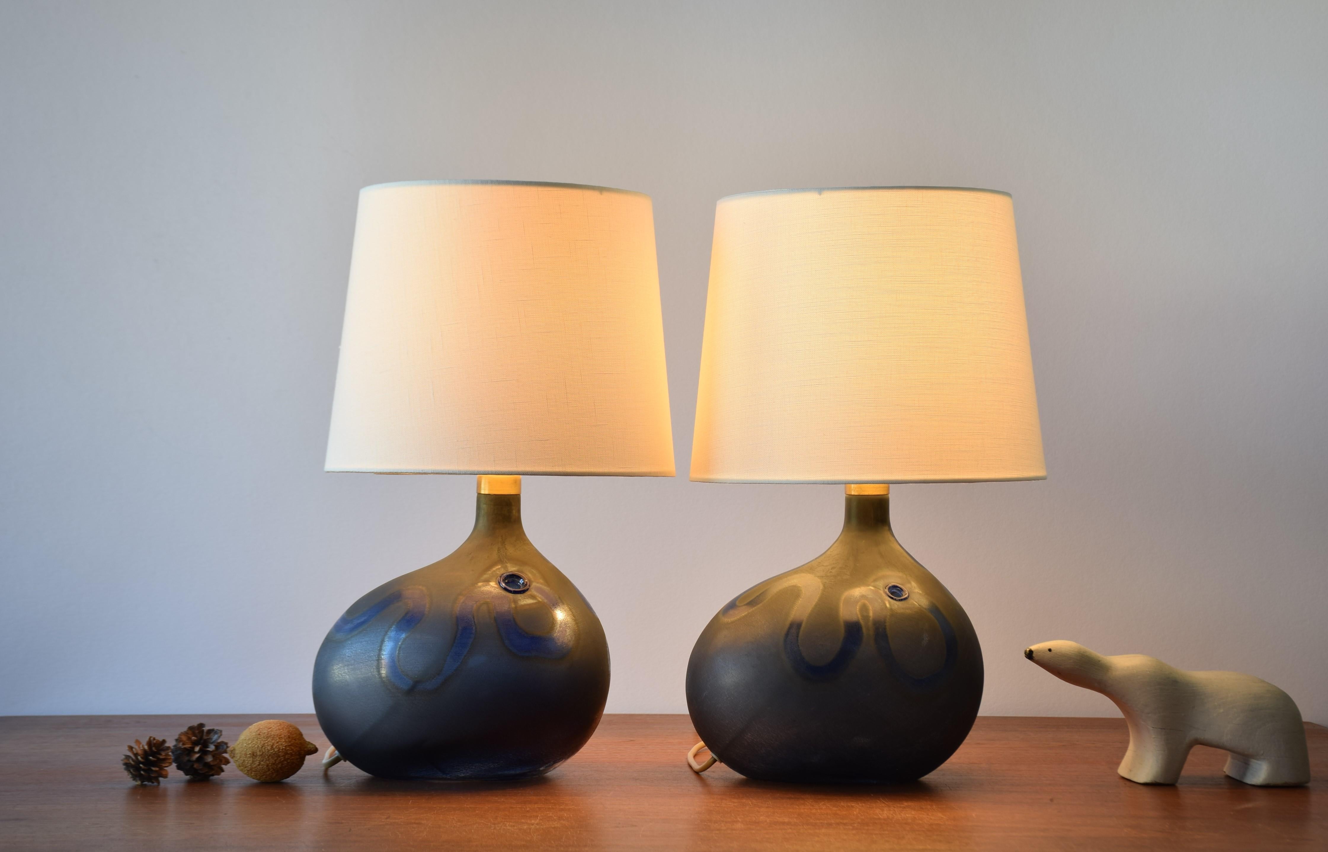 Pair of Danish midcentury sculptural hand blown glass lamps designed by Michael Bang and made by Holmegaard. They are from the series 