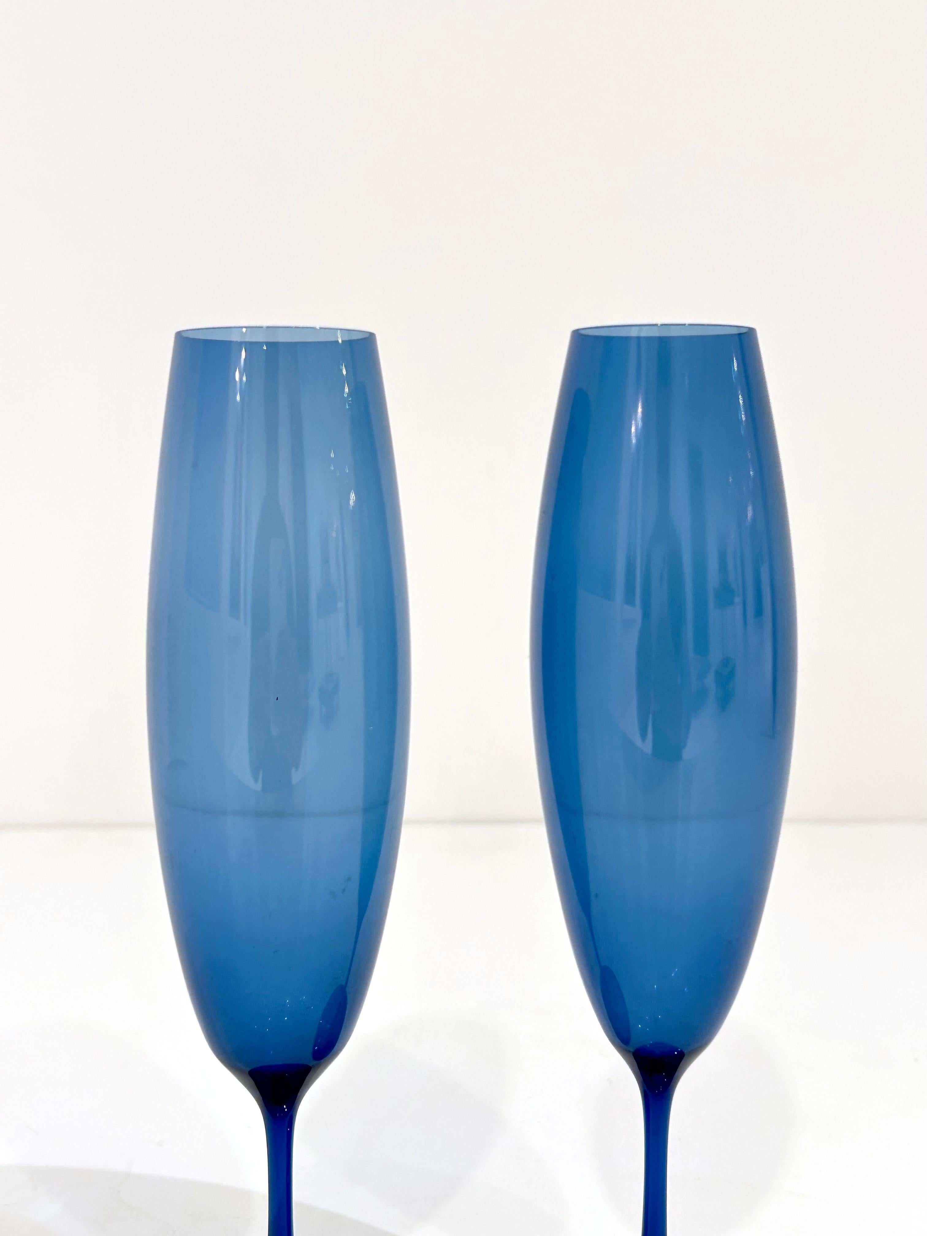 Pair of Holmegaard Glass Flutes by Per Lutken Moderno de mediados de siglo en venta