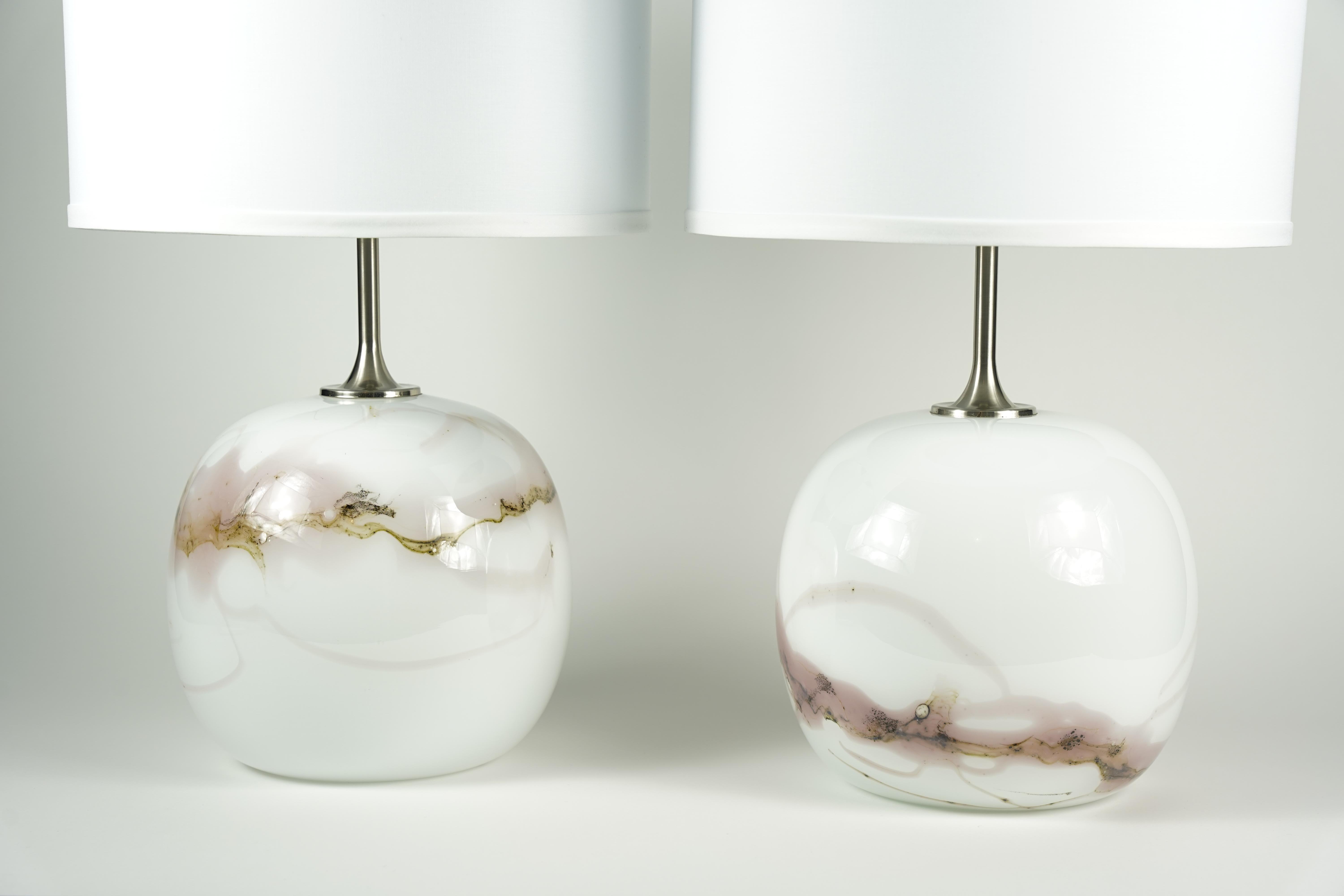 20ième siècle Paire de lampes Holmegaard rouge/blanc Design Michael Bang, 1984, Danemark en vente