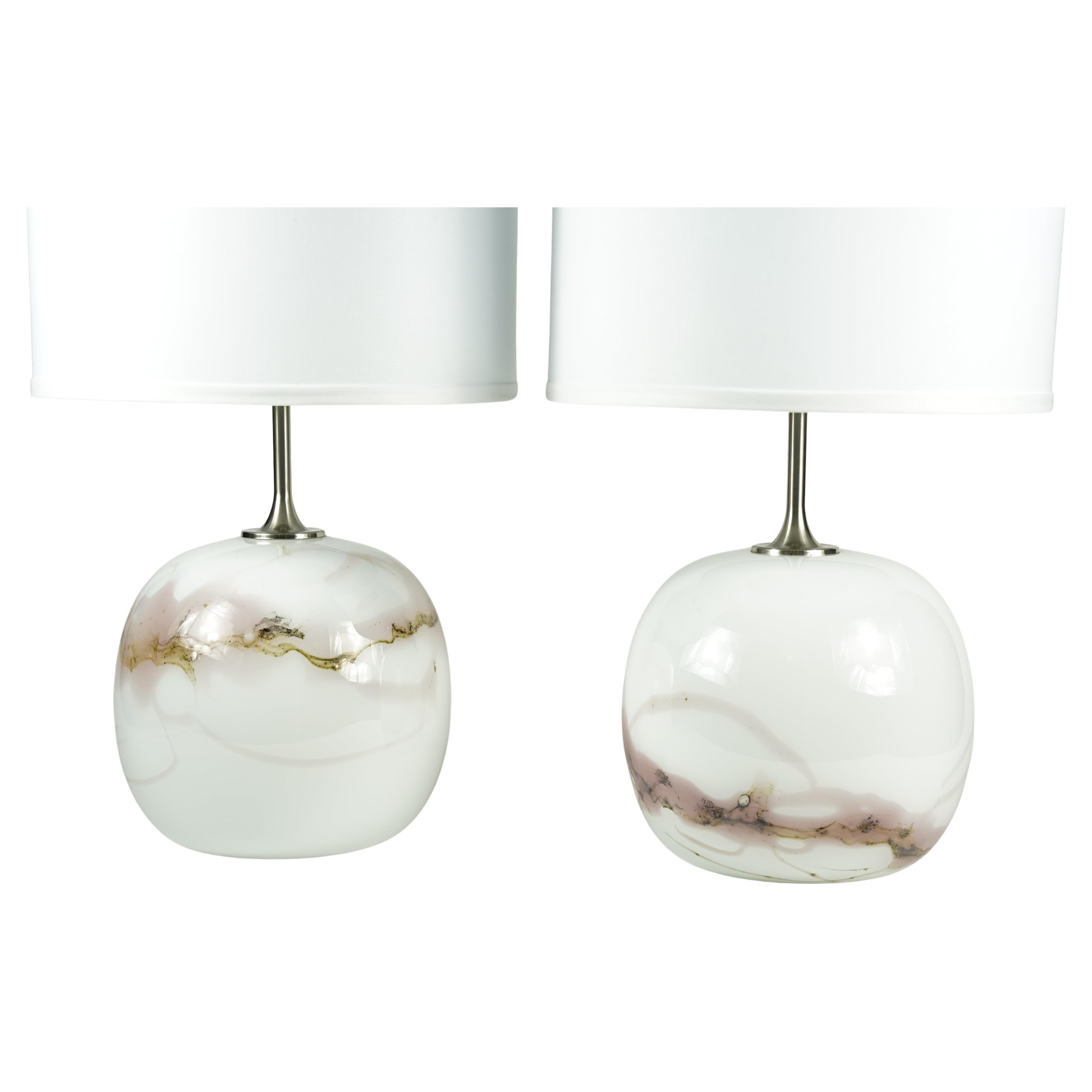 Paire de lampes Holmegaard rouge/blanc Design Michael Bang, 1984, Danemark