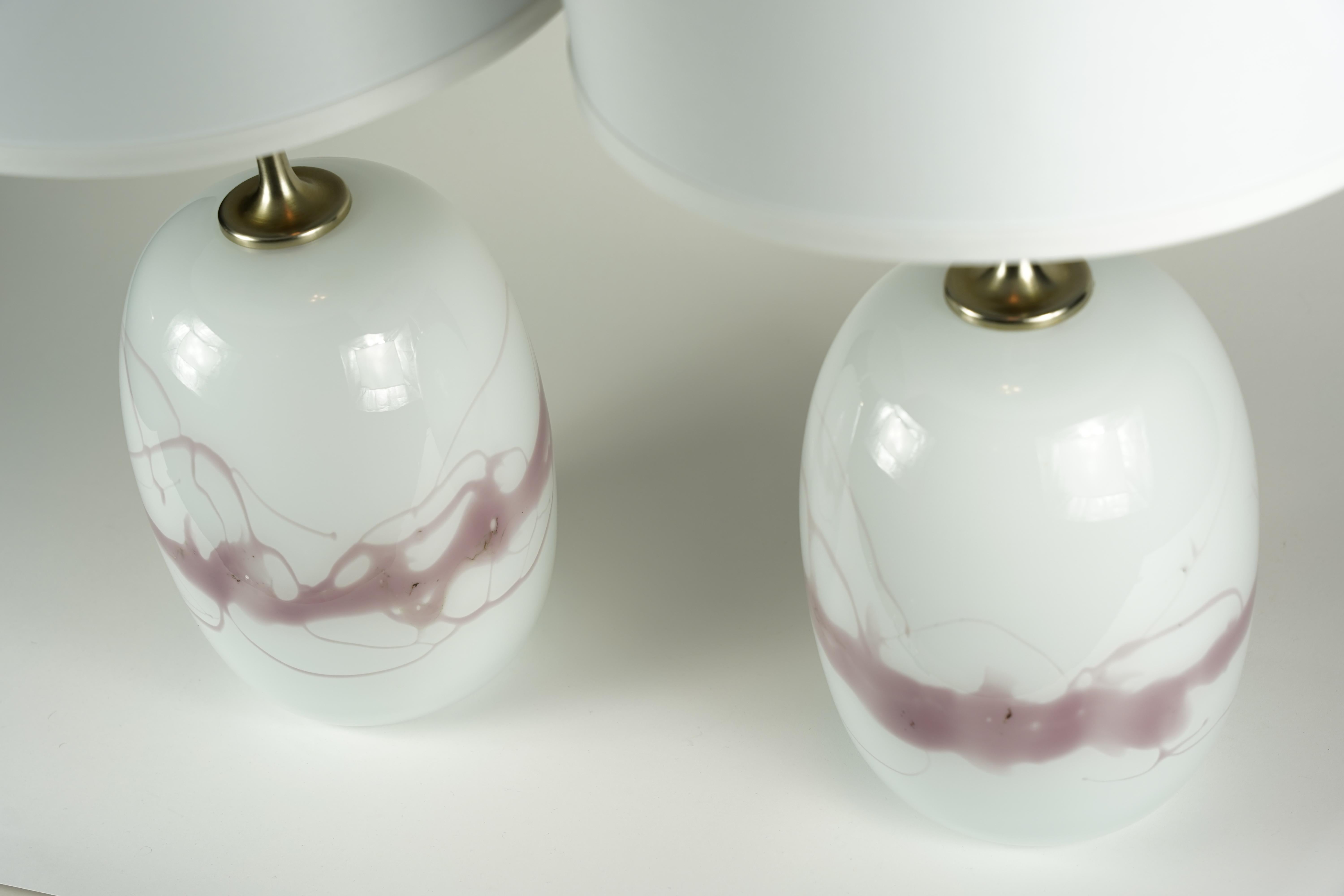Paar Holmegaard-Lampen Sakura in Rot/Weiß, Design Michael Bang, 1984, Dänemark (Handgefertigt) im Angebot