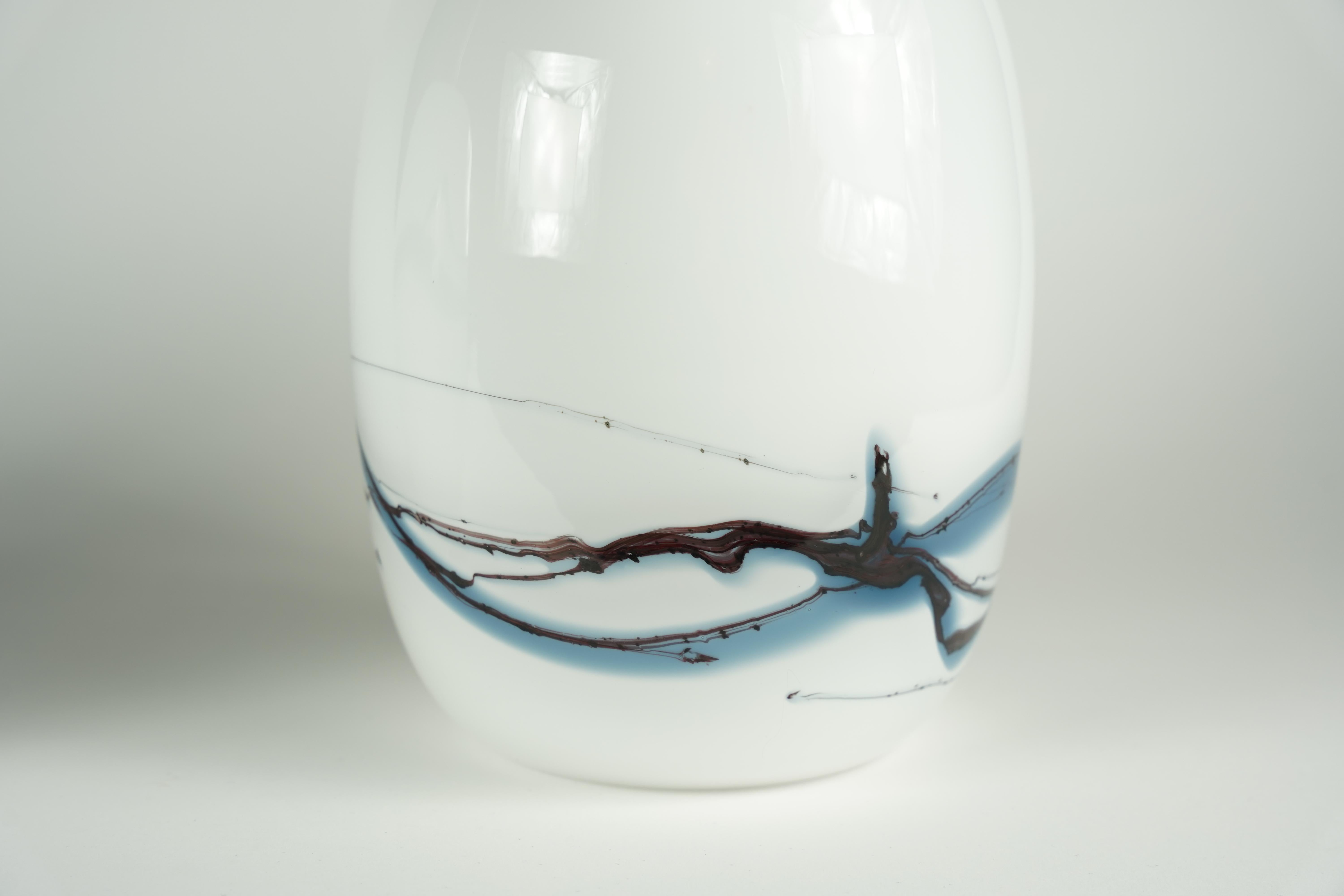 Paar Holmegaard-Lampen Sakura in Weiß/Blau, Design Michael Bang, 1984, Dänemark (Moderne der Mitte des Jahrhunderts) im Angebot