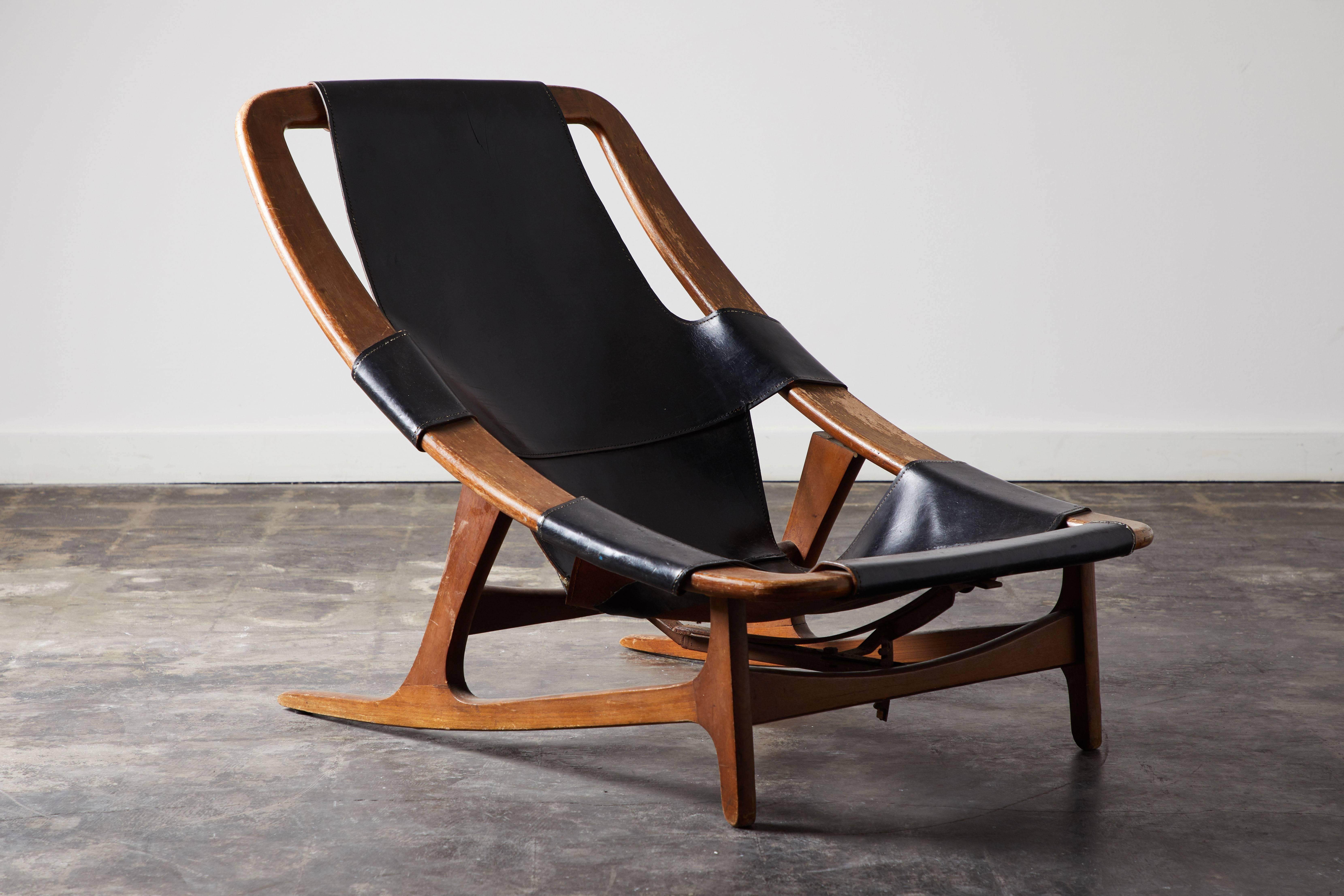 Adjustable teak and leather Holmenkollen lounge chair by Arne Tidemand-Ruud for Isa. Made in Italy, circa 1950s.