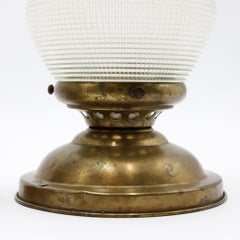 Paire de plafonniers Holophane · Globe en forme de larme et support en laiton
