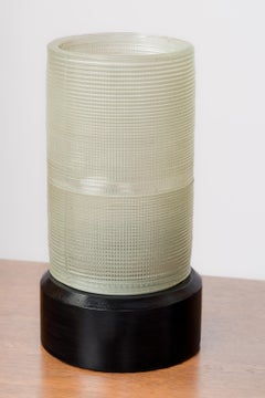 Pareja de Lámparas de Sobremesa con Tulipas de Vidrio Holófano sobre Base de Madera Lacada en Negro