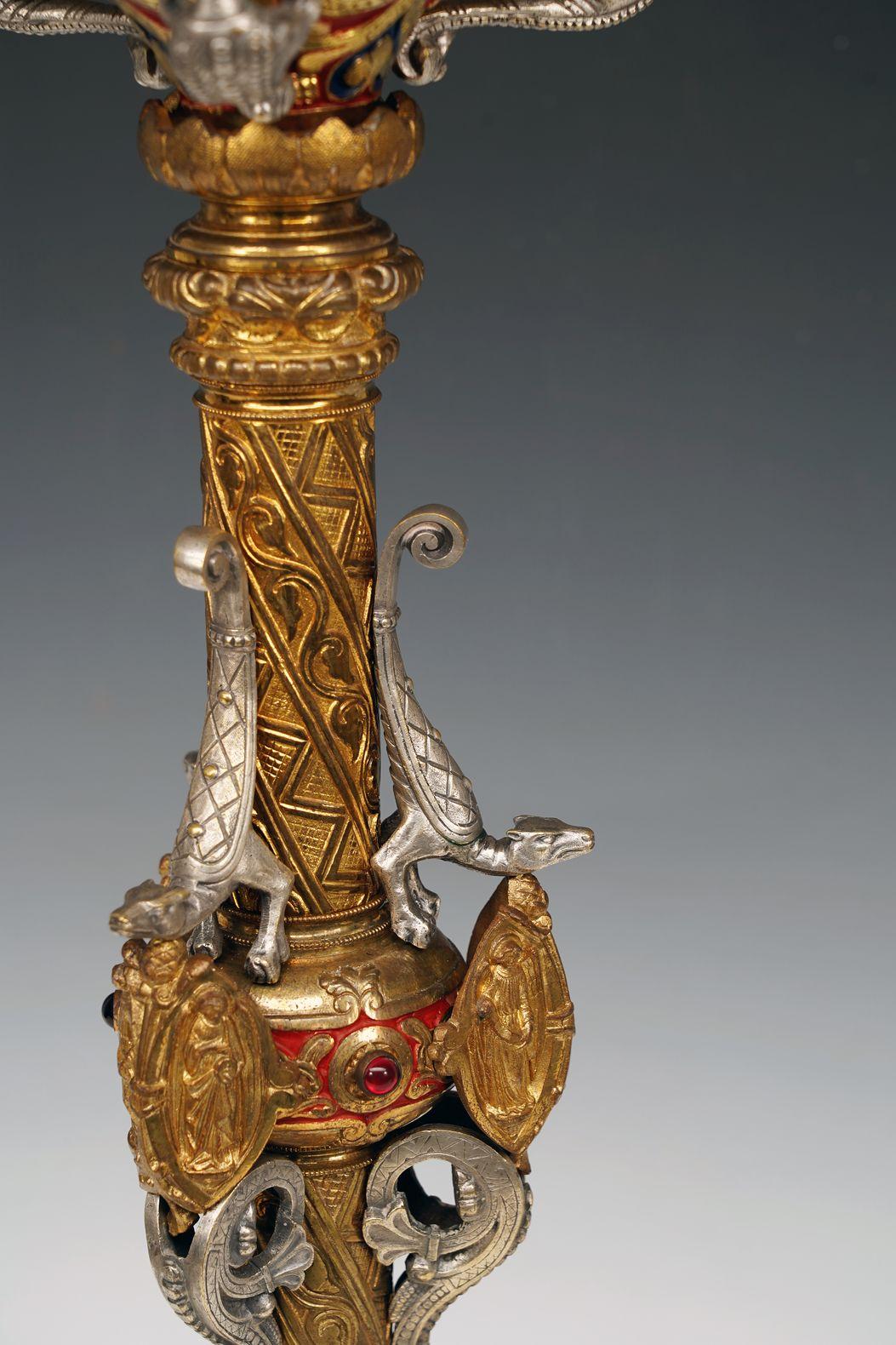 Doré Paire de bougeoirs de la « famille Sainte » attribuée à P.Poussielgue-Rusand, France, vers 1880 en vente