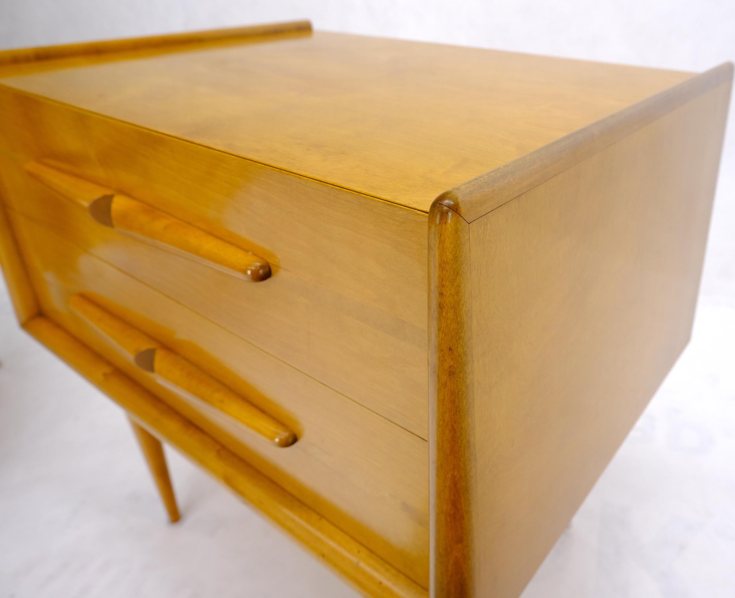Paire de tables de nuit à deux tiroirs en laque ambrée miel Edmond Spence en vente 1