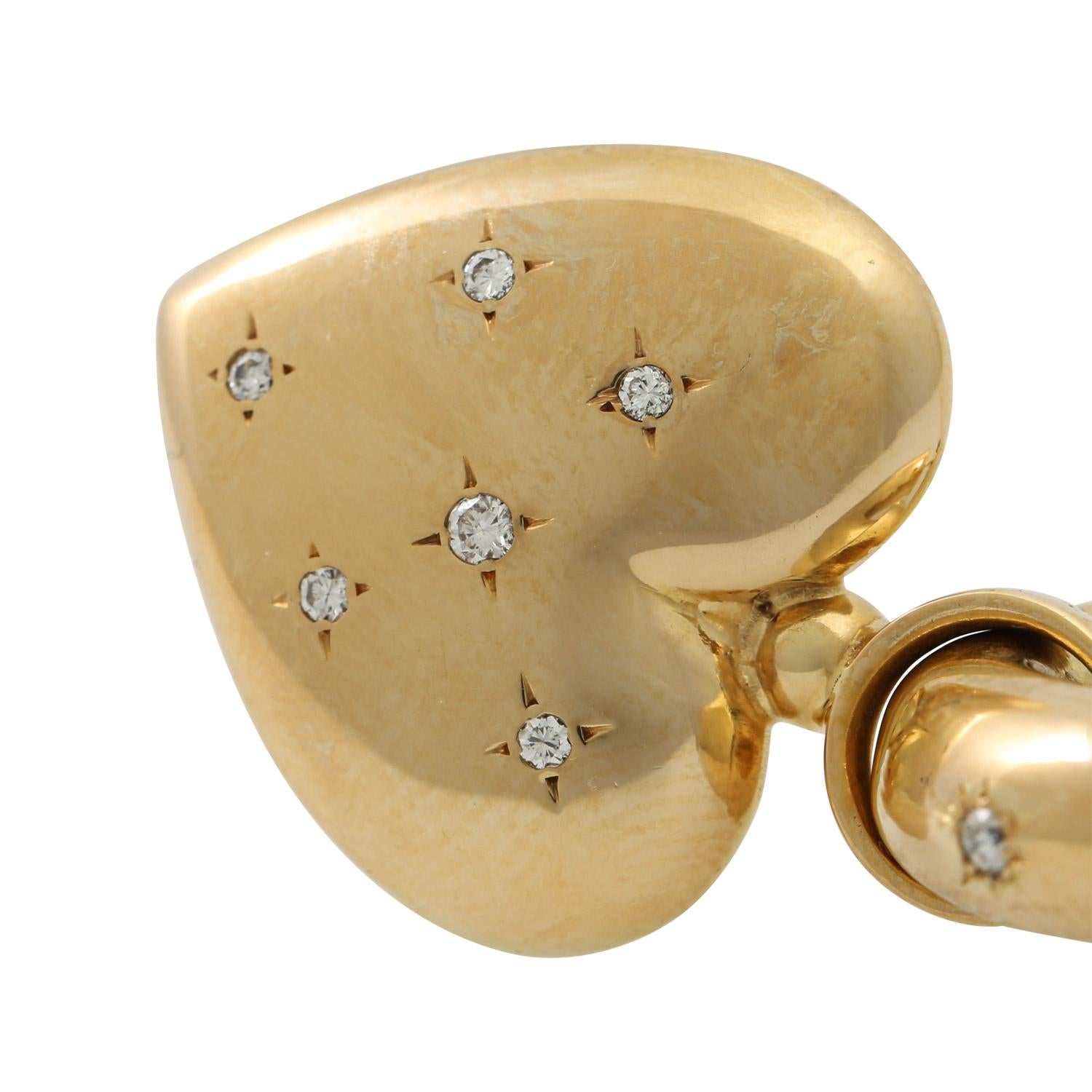 Pair of Hoop Earrings with Heart Hangers, 18 Diamonds In Good Condition For Sale In Stuttgart, BW