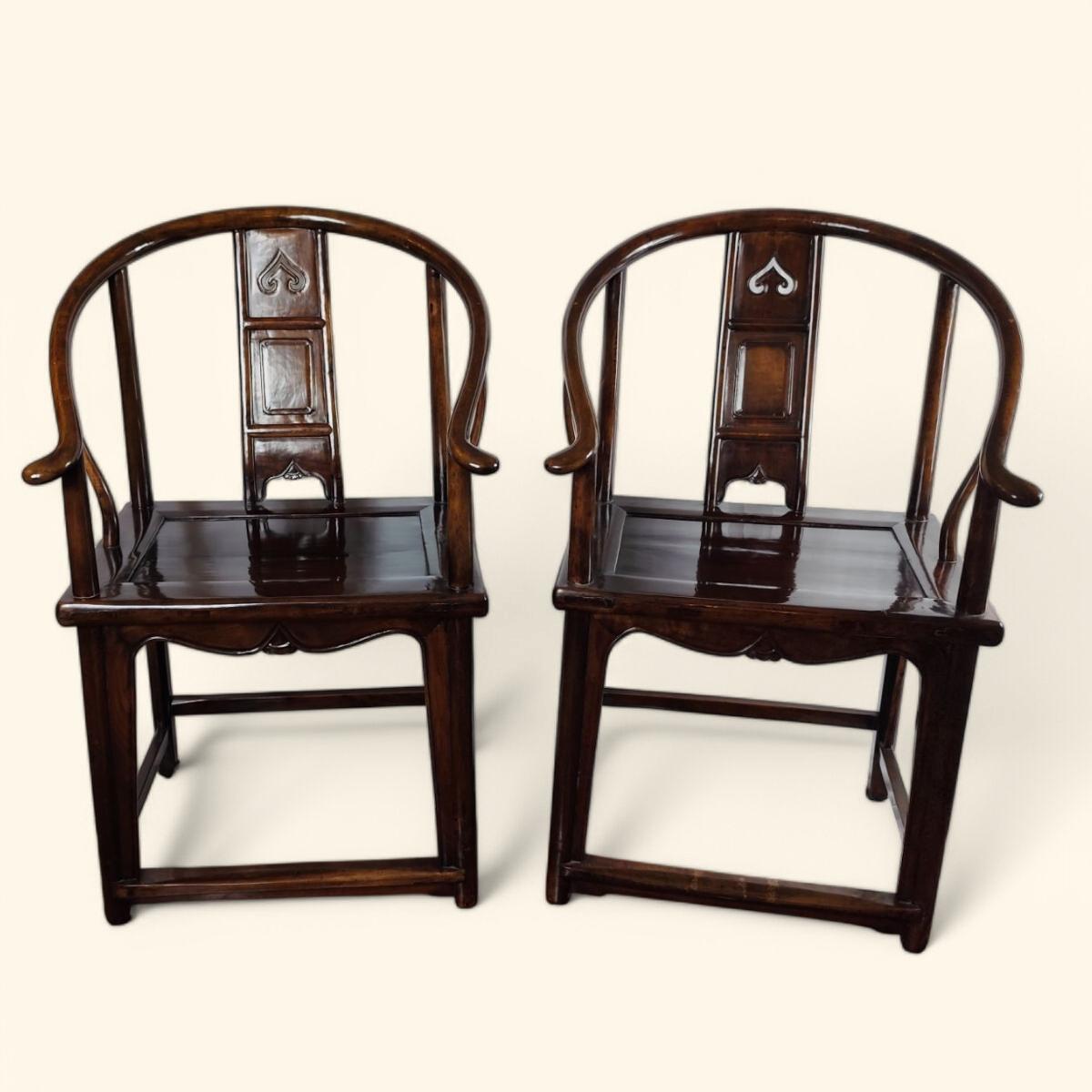 Paar Hufeisen-Sessel aus Catalpa-Holz (梓木), China, Qing-Dynastie (Chinesisch) im Angebot