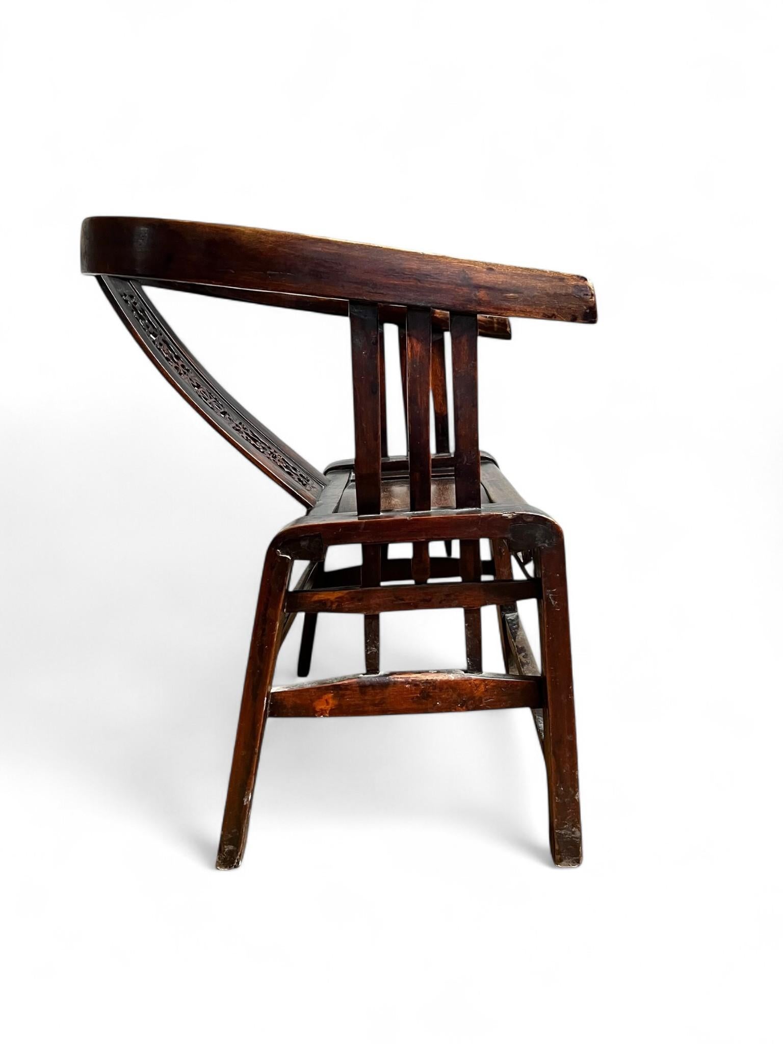 Paire de fauteuils à dossier en fer à cheval, Chine, dynastie Qing, XIXe siècle en vente 6