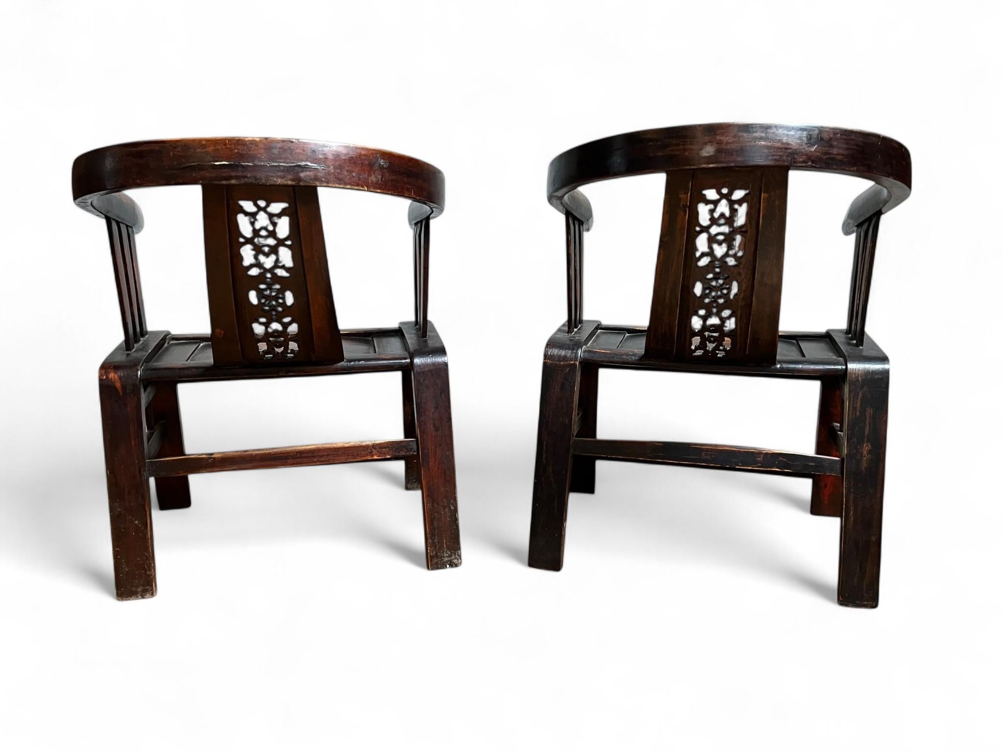 Paire de fauteuils à dossier en fer à cheval, Chine, dynastie Qing, XIXe siècle en vente 7