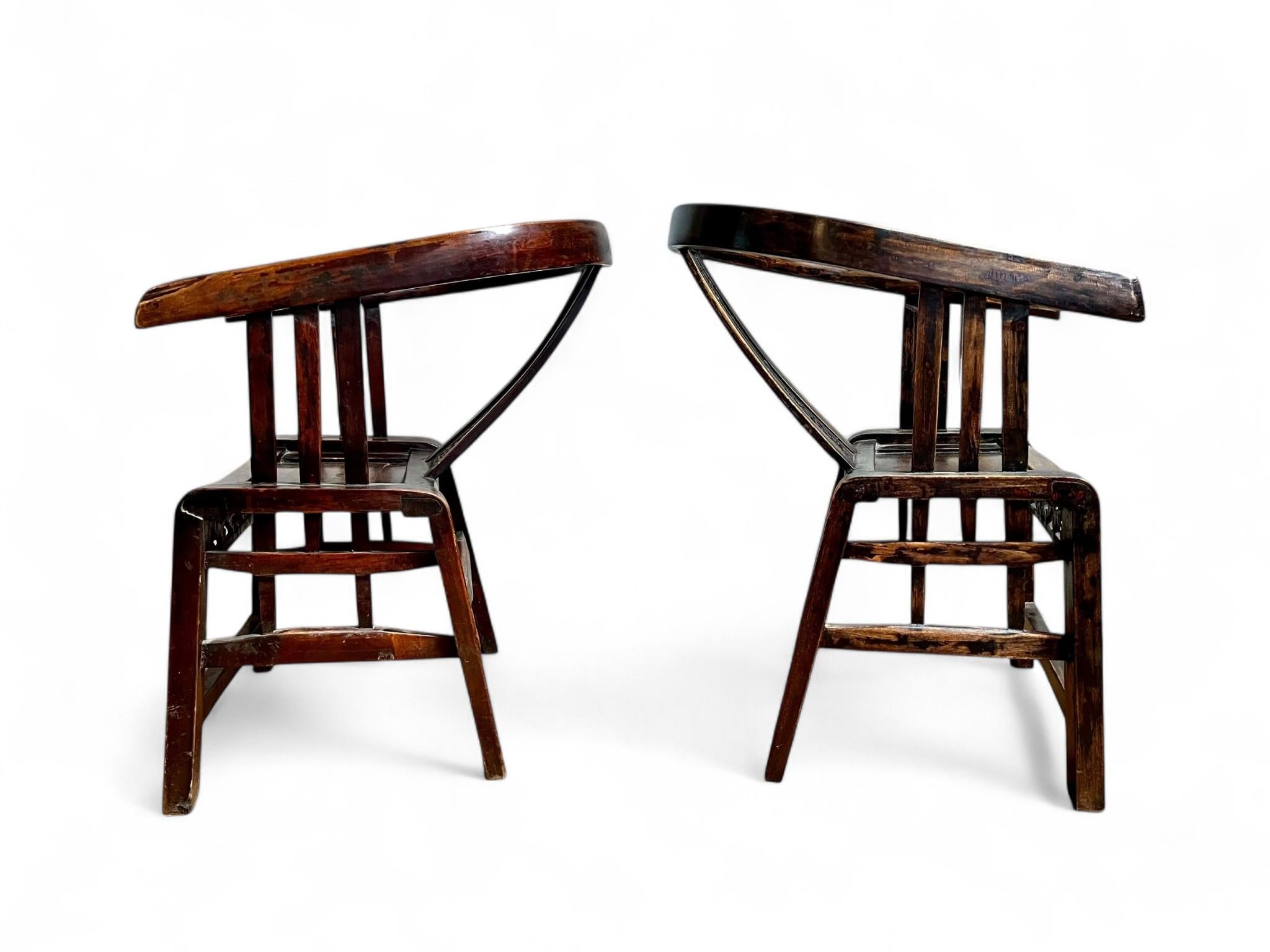 Chinois Paire de fauteuils à dossier en fer à cheval, Chine, dynastie Qing, XIXe siècle en vente