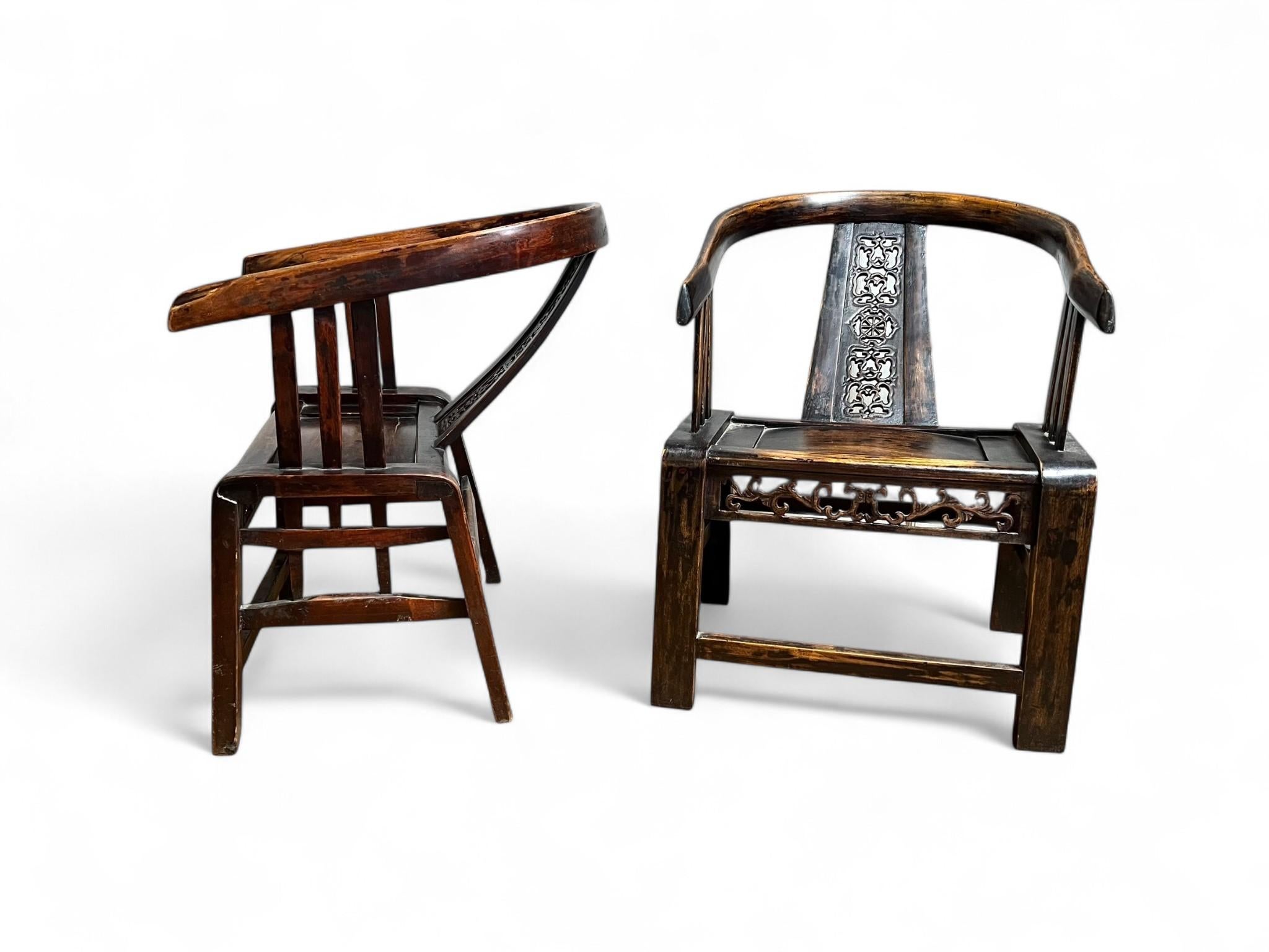 Paire de fauteuils à dossier en fer à cheval, Chine, dynastie Qing, XIXe siècle Bon état - En vente à Beuzevillette, FR