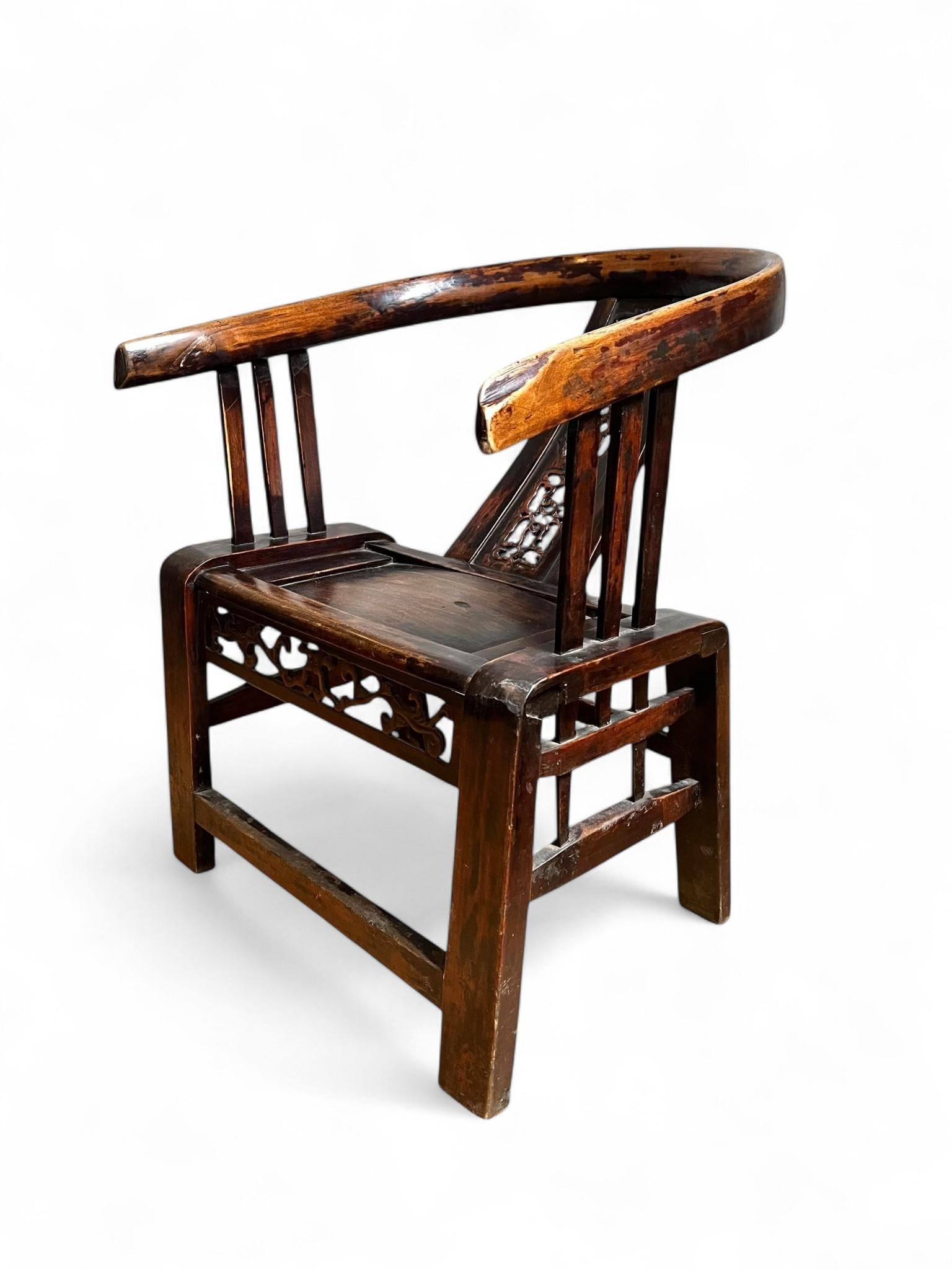 Paire de fauteuils à dossier en fer à cheval, Chine, dynastie Qing, XIXe siècle en vente 2