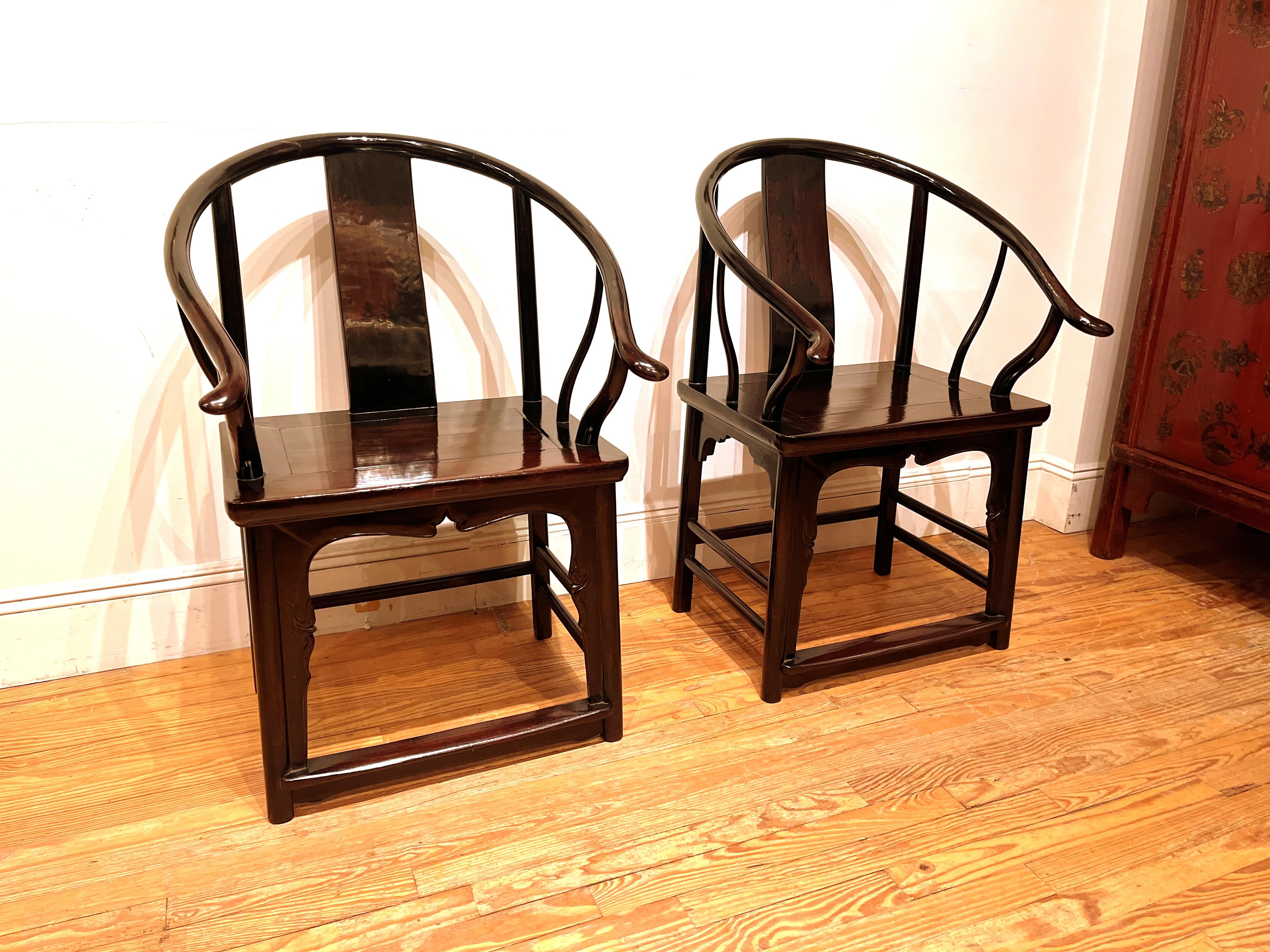 Early 20th Century Pair of Horseshoe Back Armchairs For Sale