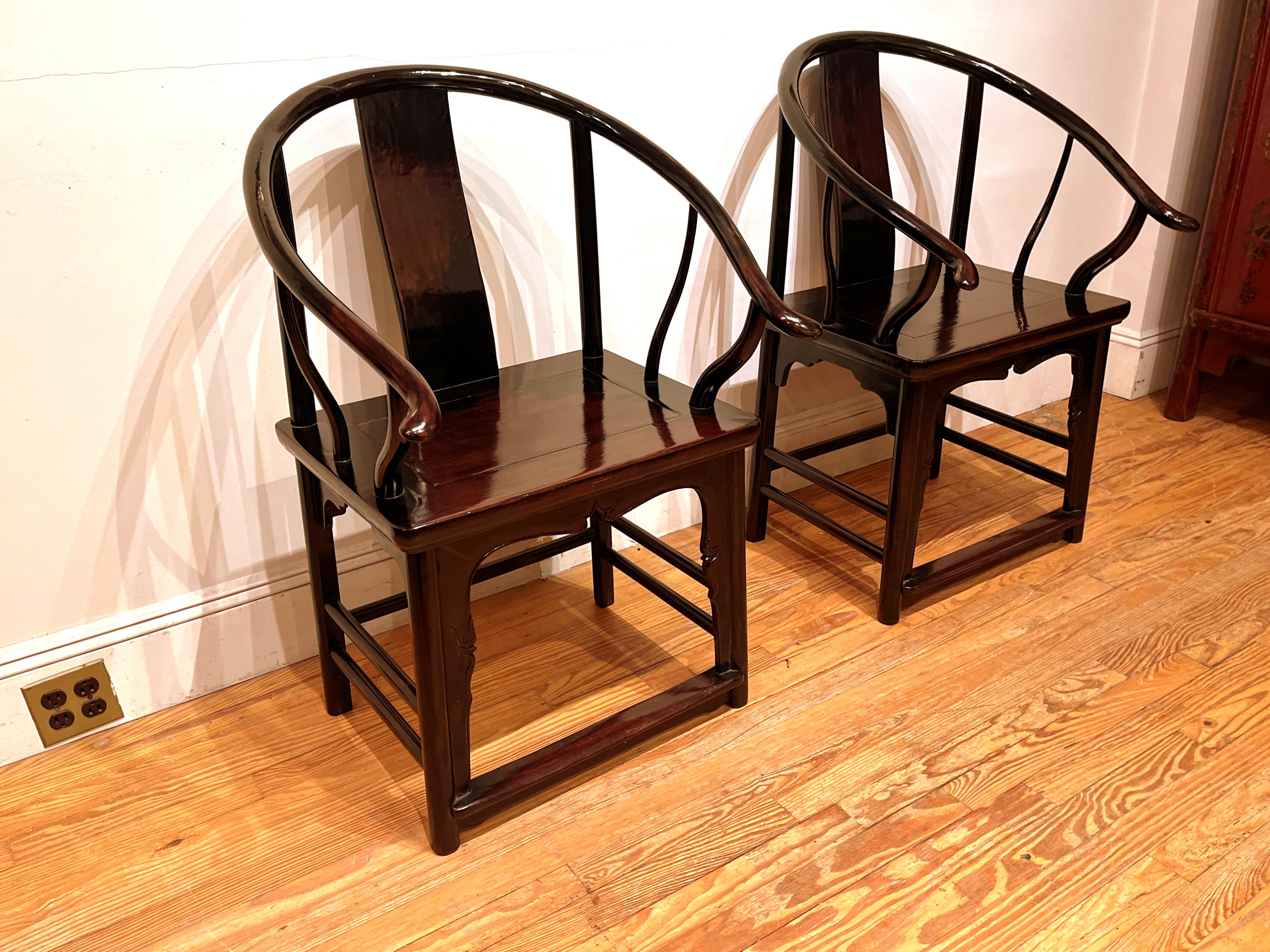 Wood Pair of Horseshoe Back Armchairs For Sale