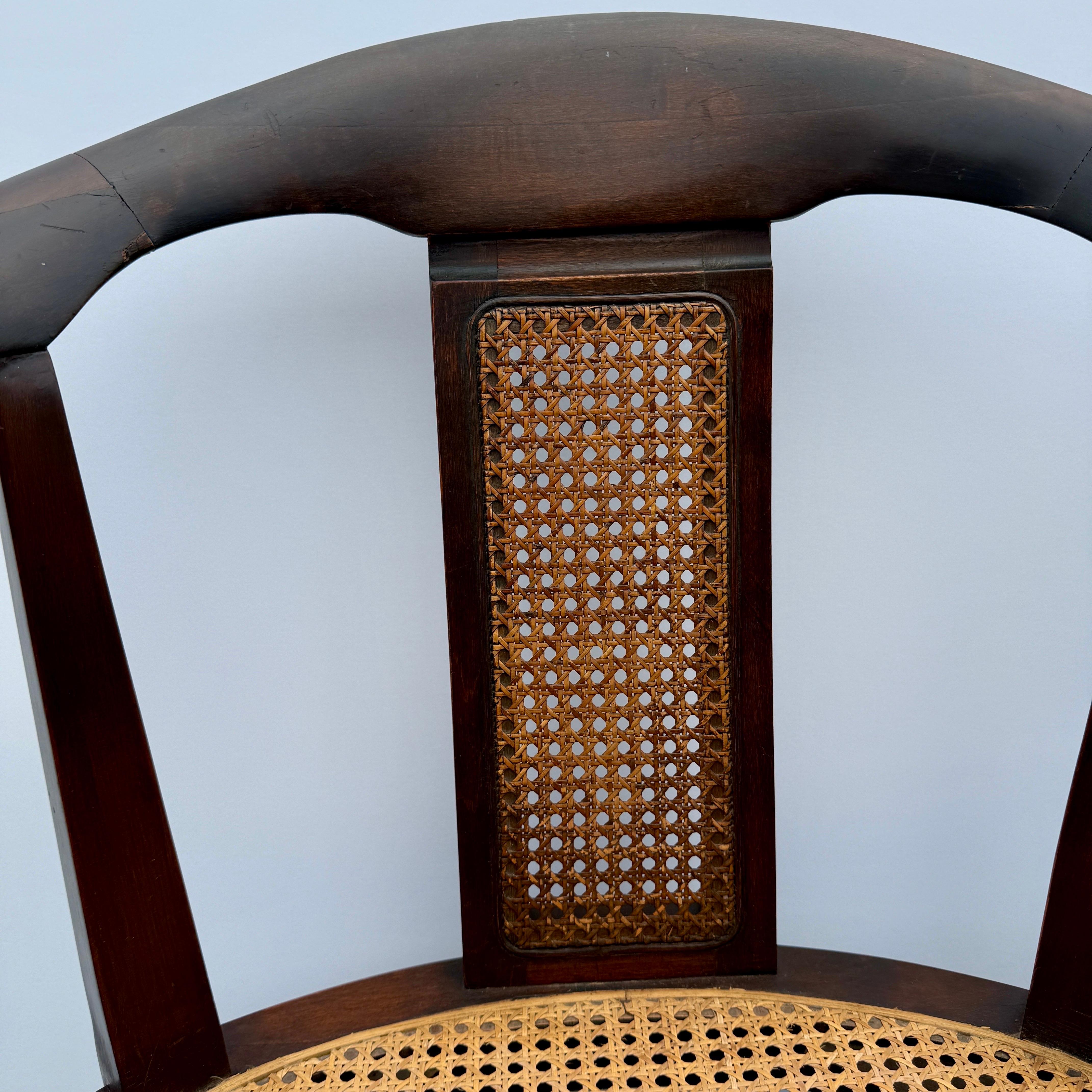 Pair of Horseshoe Shape Occasional Lounge Cane Armchairs (amerikanisch) im Angebot