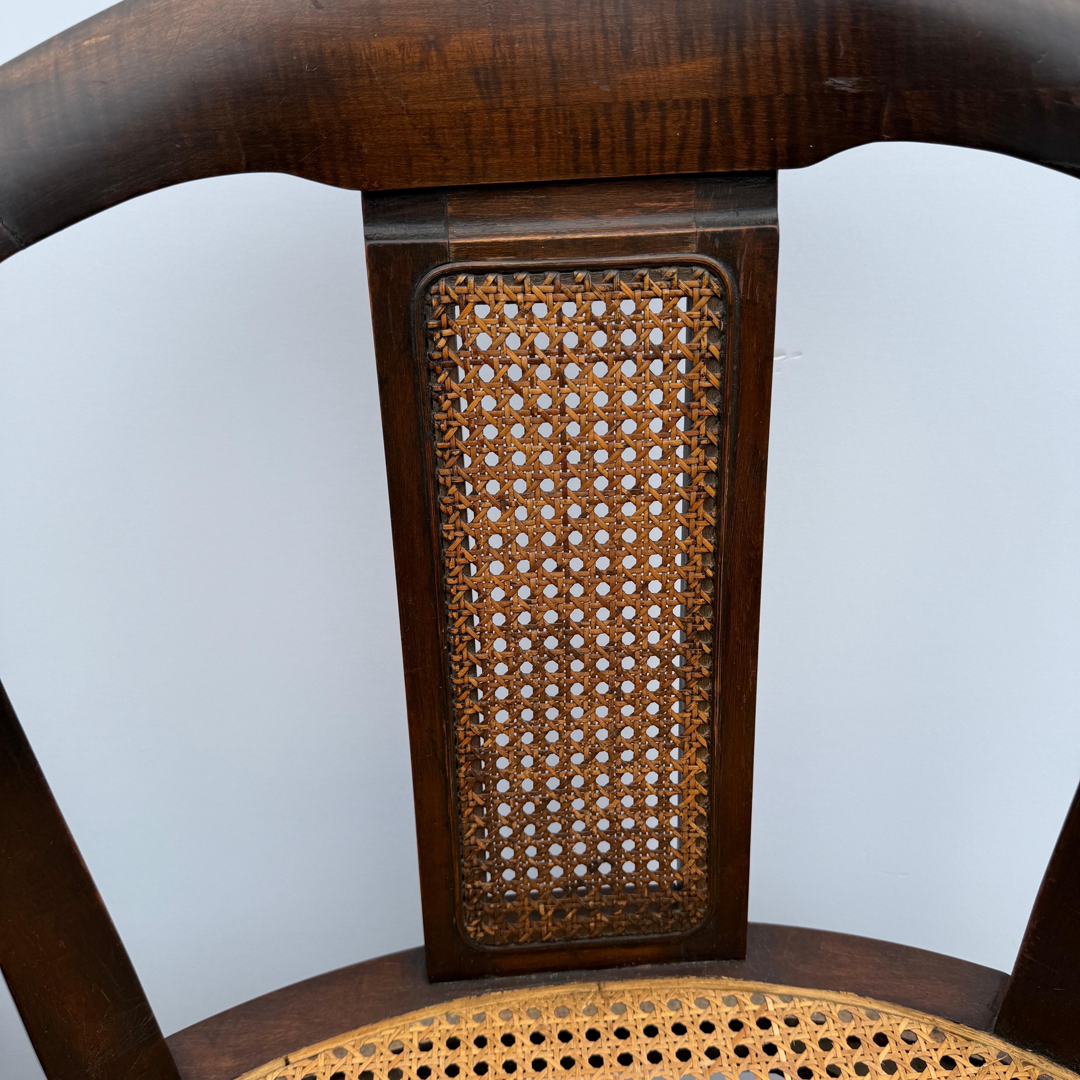 Pair of Horseshoe Shape Occasional Lounge Cane Armchairs im Zustand „Gut“ im Angebot in Haddonfield, NJ