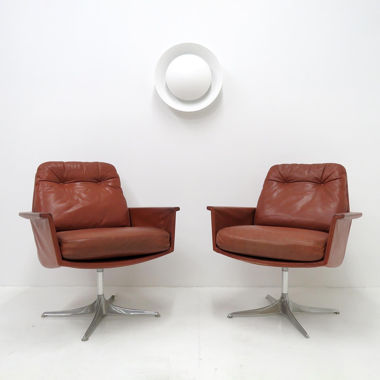 Aluminum Pair of Horst Brüning Sedia Lounge Chairs for Kill International, 1960s For Sale