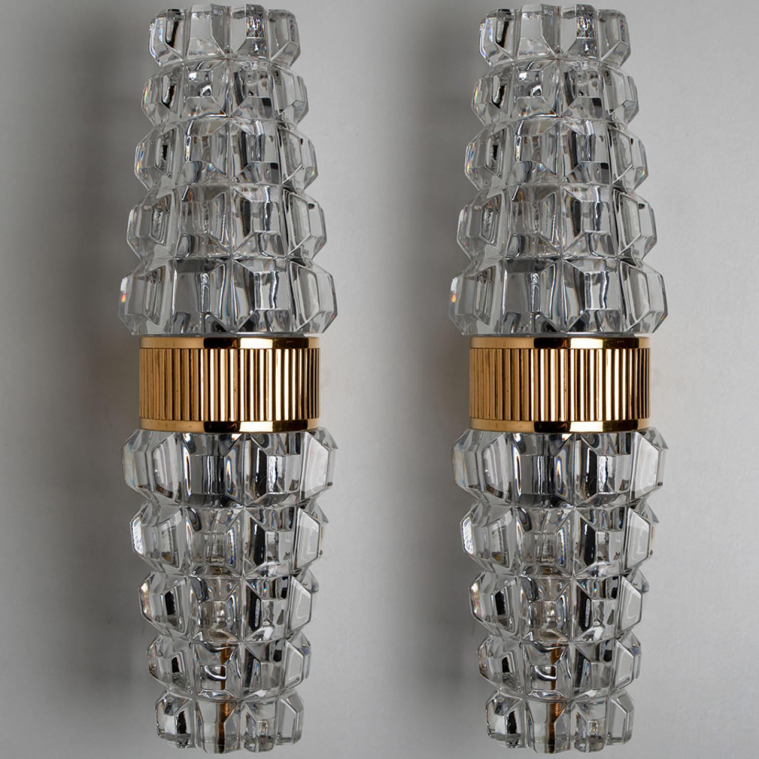 Mid-Century Modern Pair of Hourglass Shaped Glass Brass Wall Sconce, France, 1970s