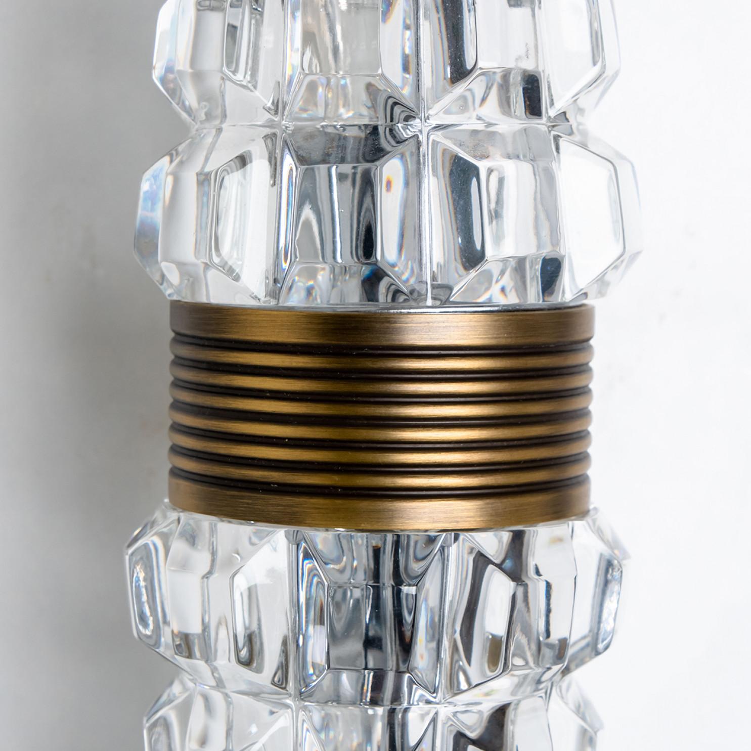 Mid-Century Modern Pair of Hourglass Shaped Old Brass Wall Sconce, France, Europe, 1970s For Sale