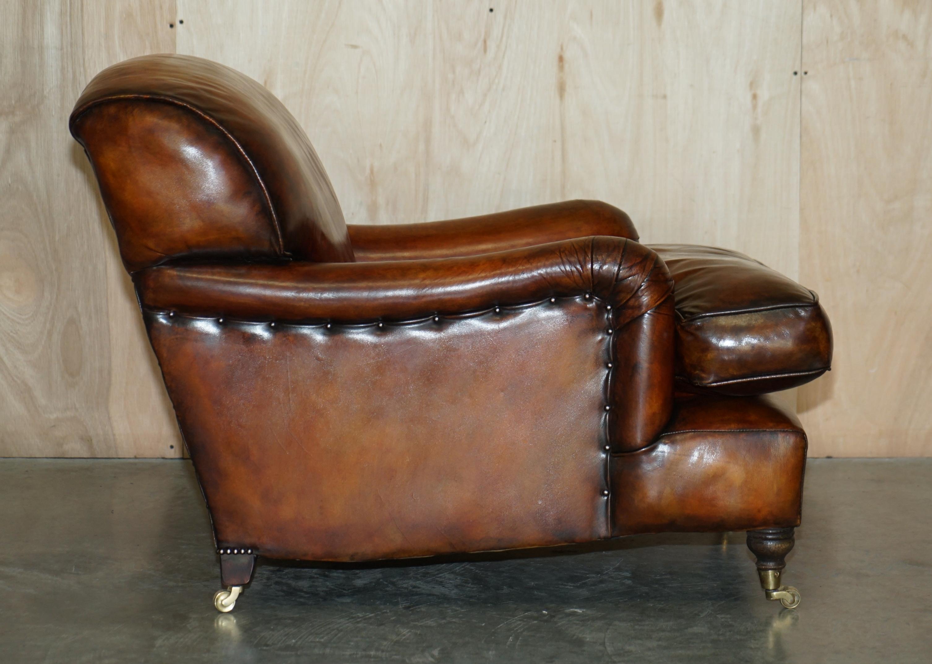 Howard George Smith paire de fauteuils en cuir marron à volutes de style signature en vente 4
