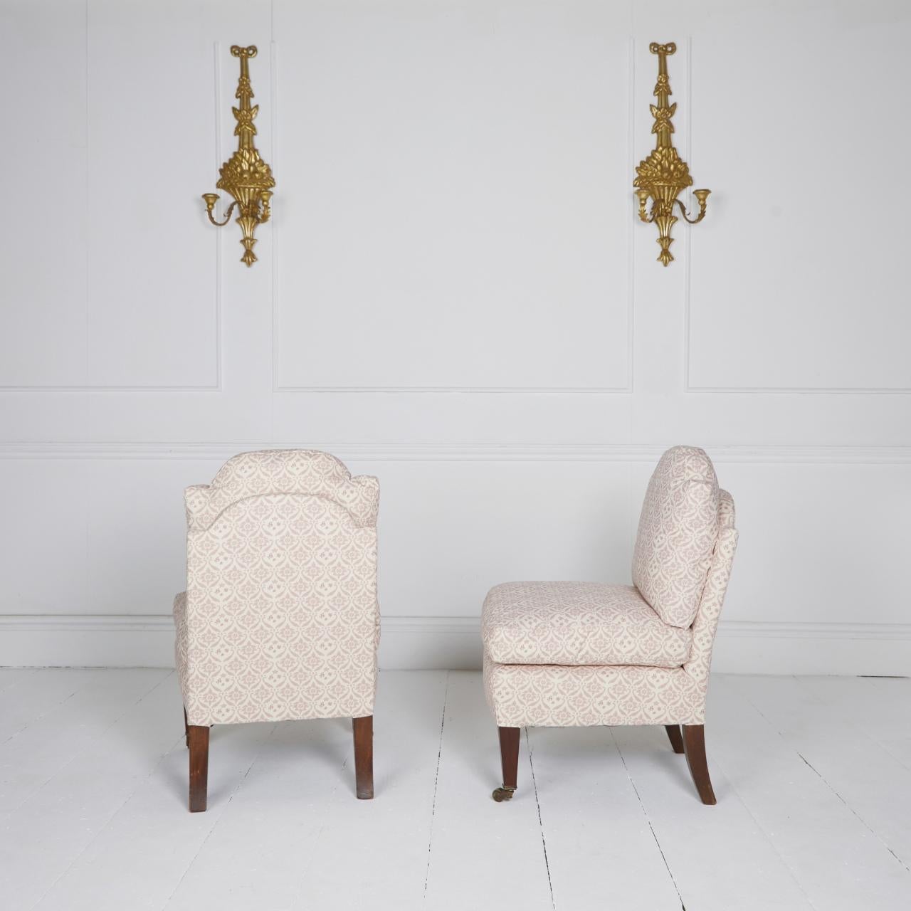 Hardwood Pair of Howard & sons bout de pied bedroom nursing chairs For Sale